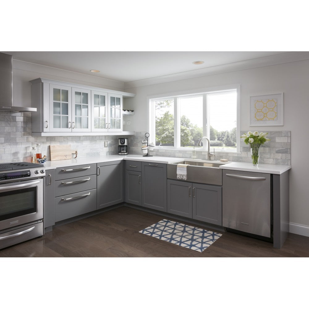 32 mm Center-to-Center Polished Chrome Elara Cabinet Pinch Pull