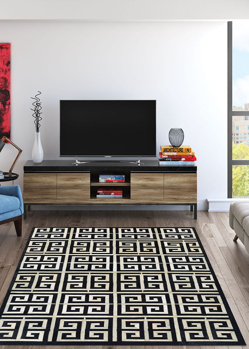 Couristan Chalet Meander Black-Ivory Rug 2' x 4'