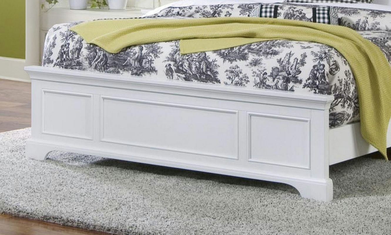 Century Queen Bed by homestyles
