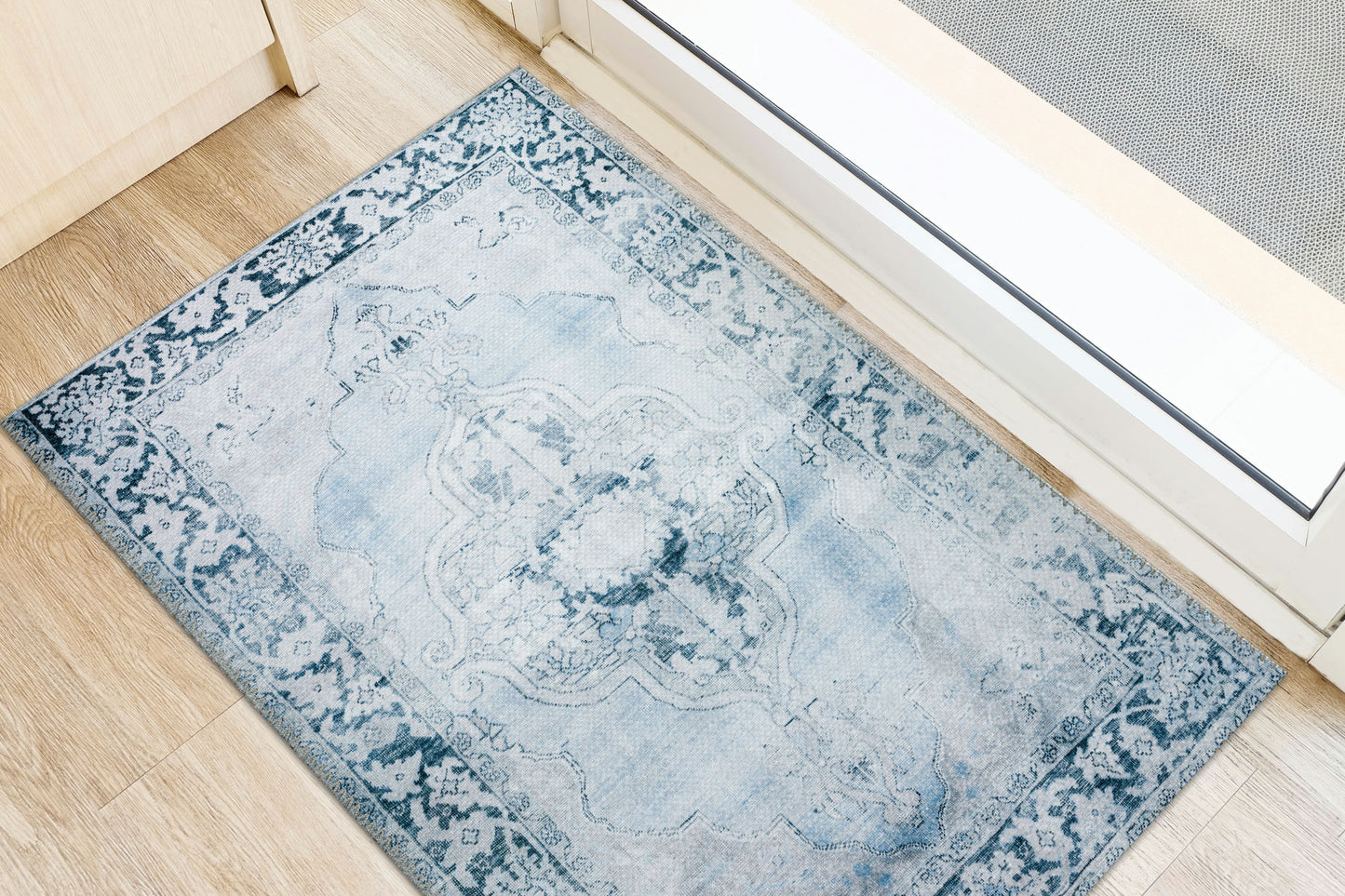 Amanti AM1 Mist 1'8" x 2'6" Rug