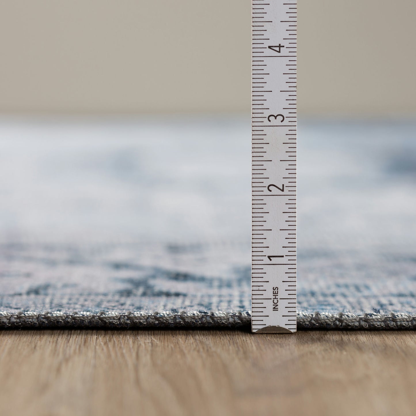 Amanti AM1 Mist 1'8" x 2'6" Rug