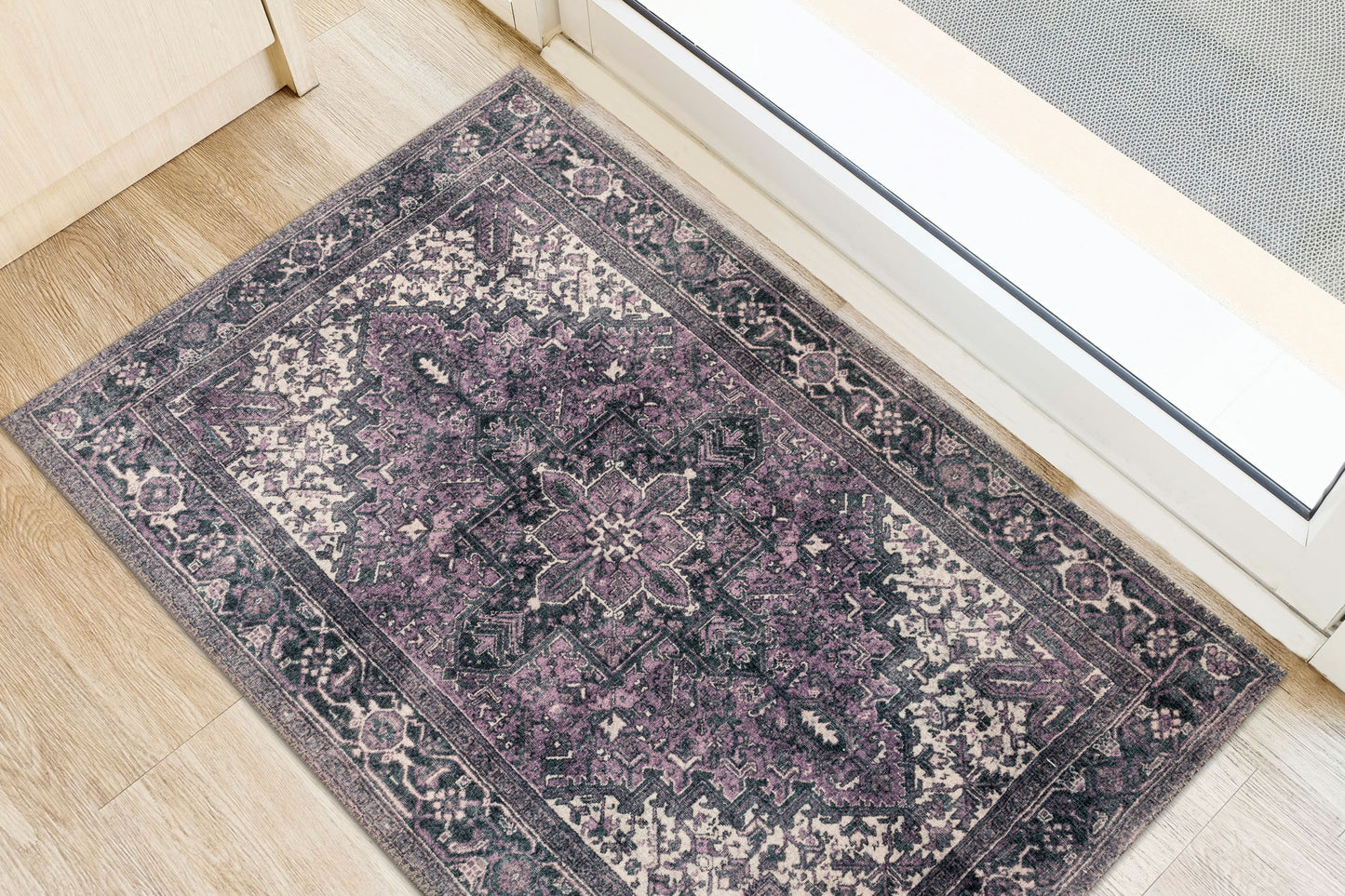 Amanti AM3 Plum 1'8" x 2'6" Rug
