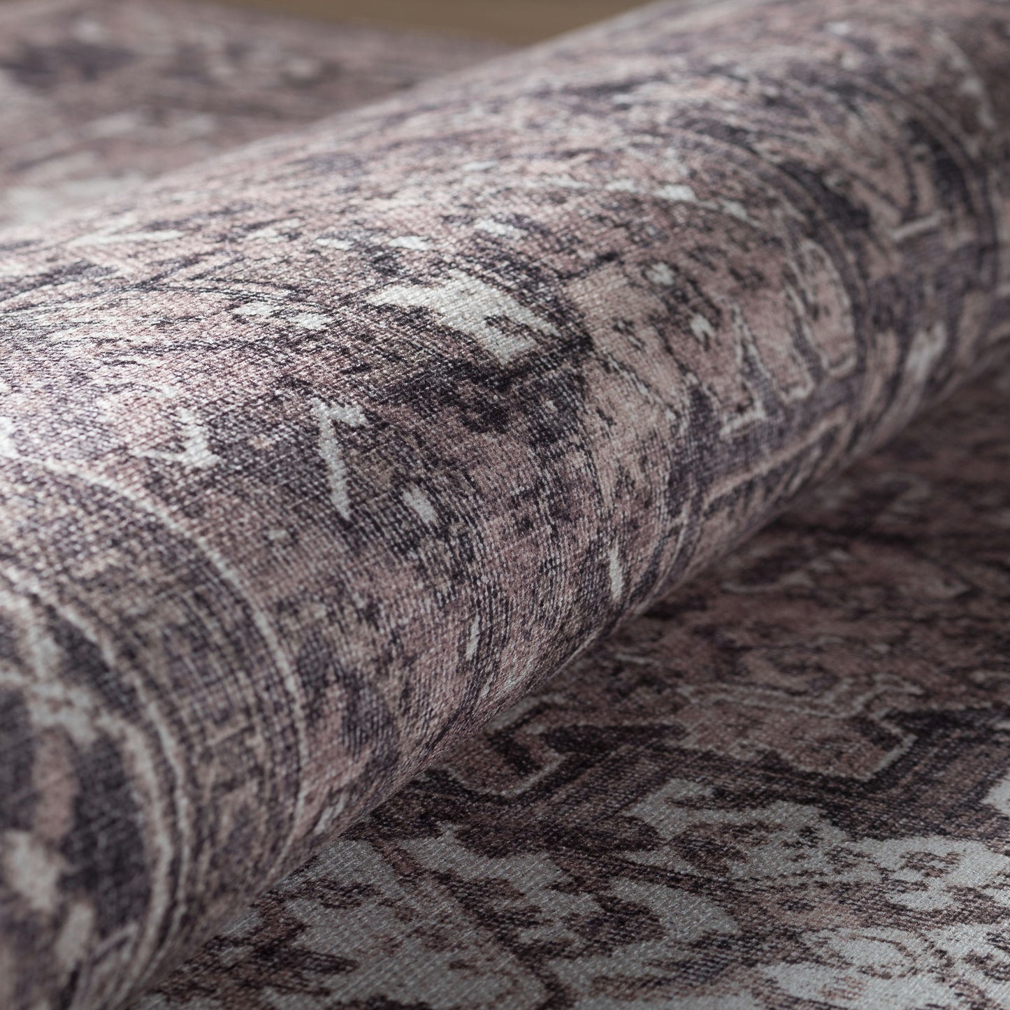 Amanti AM3 Taupe 1'8" x 2'6" Rug