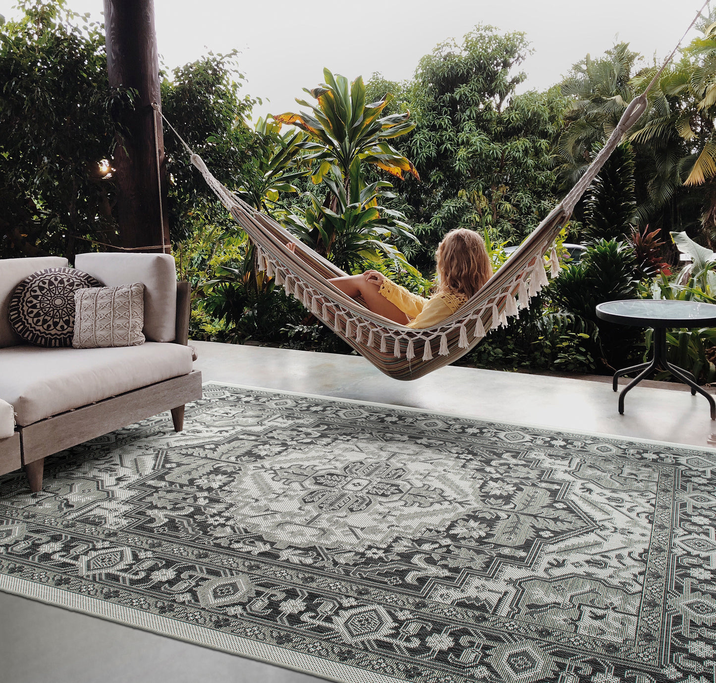 Kaleen Arelow Collection Light Grey Area Rug 7'10" x 7'10"