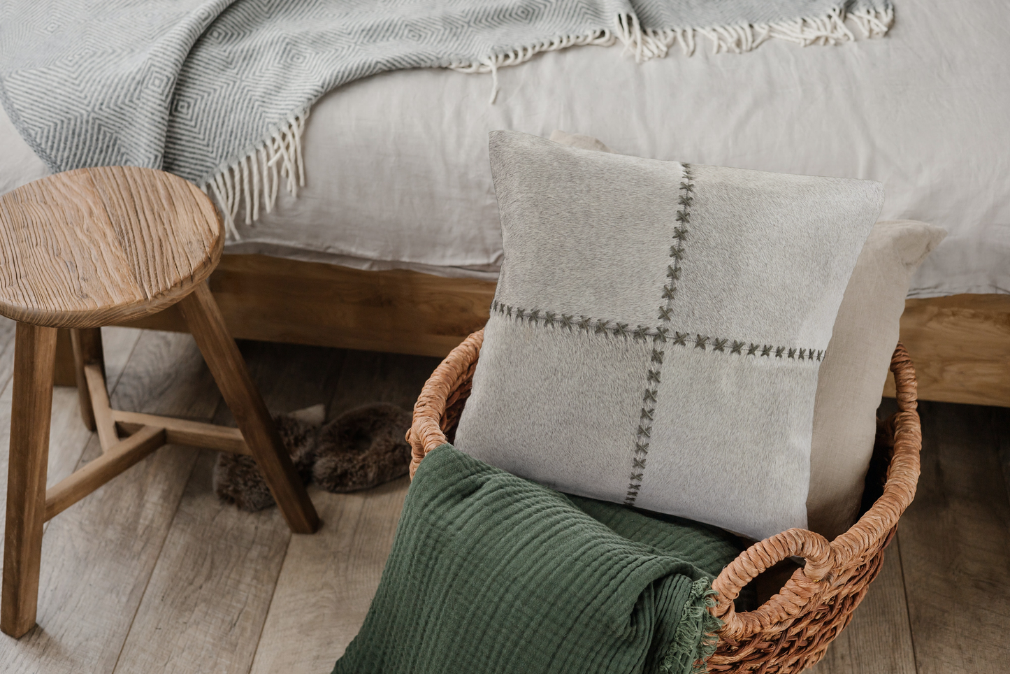 Cushion Cowhide GISELLE 20" Olive