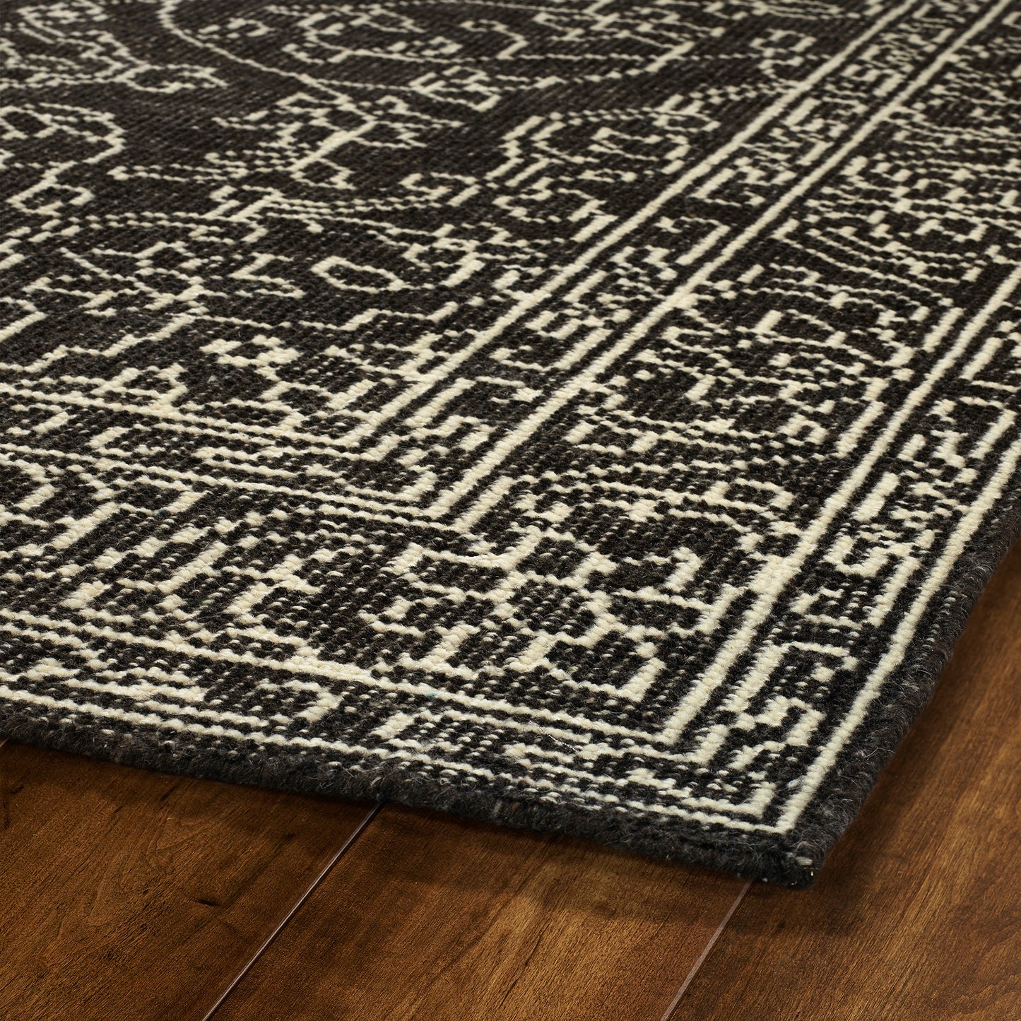 Kaleen Herrera Collection Charcoal Ivory Throw Rug 2' x 3'