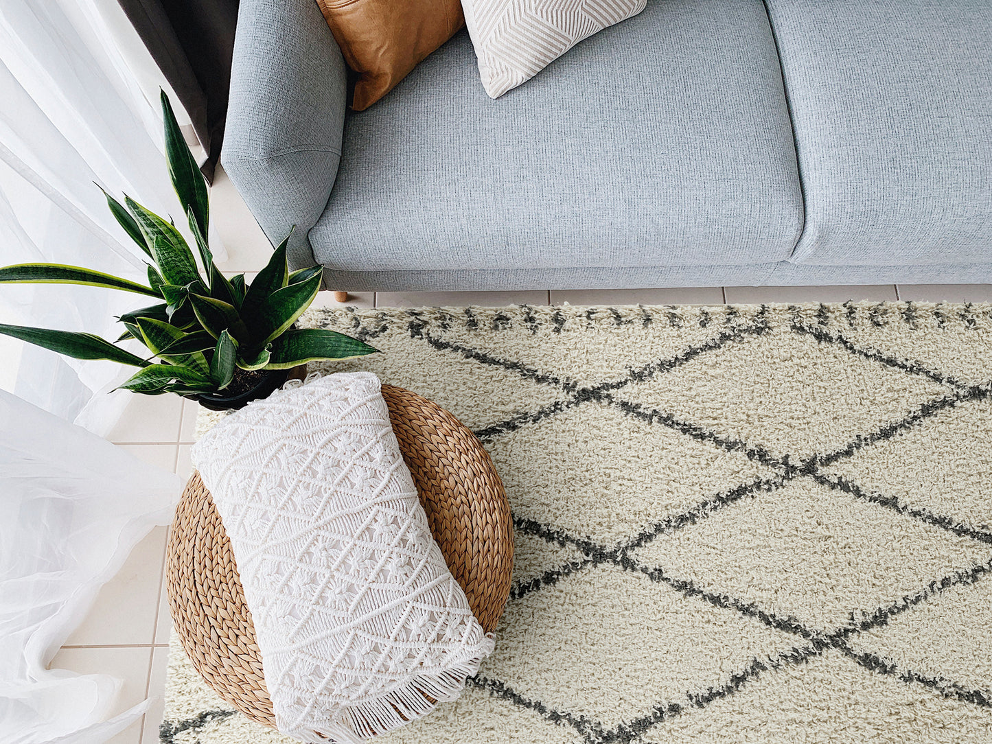 Kaleen Komon Collection KMN01-01 Ivory Area Rug 5' x 7'