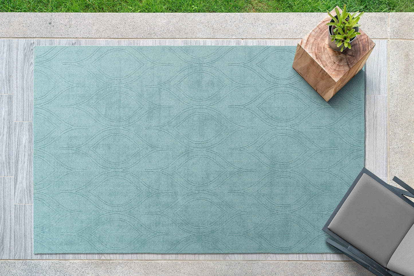 Kaleen Minkah Collection Light Spa Throw Rug 2' x 3'