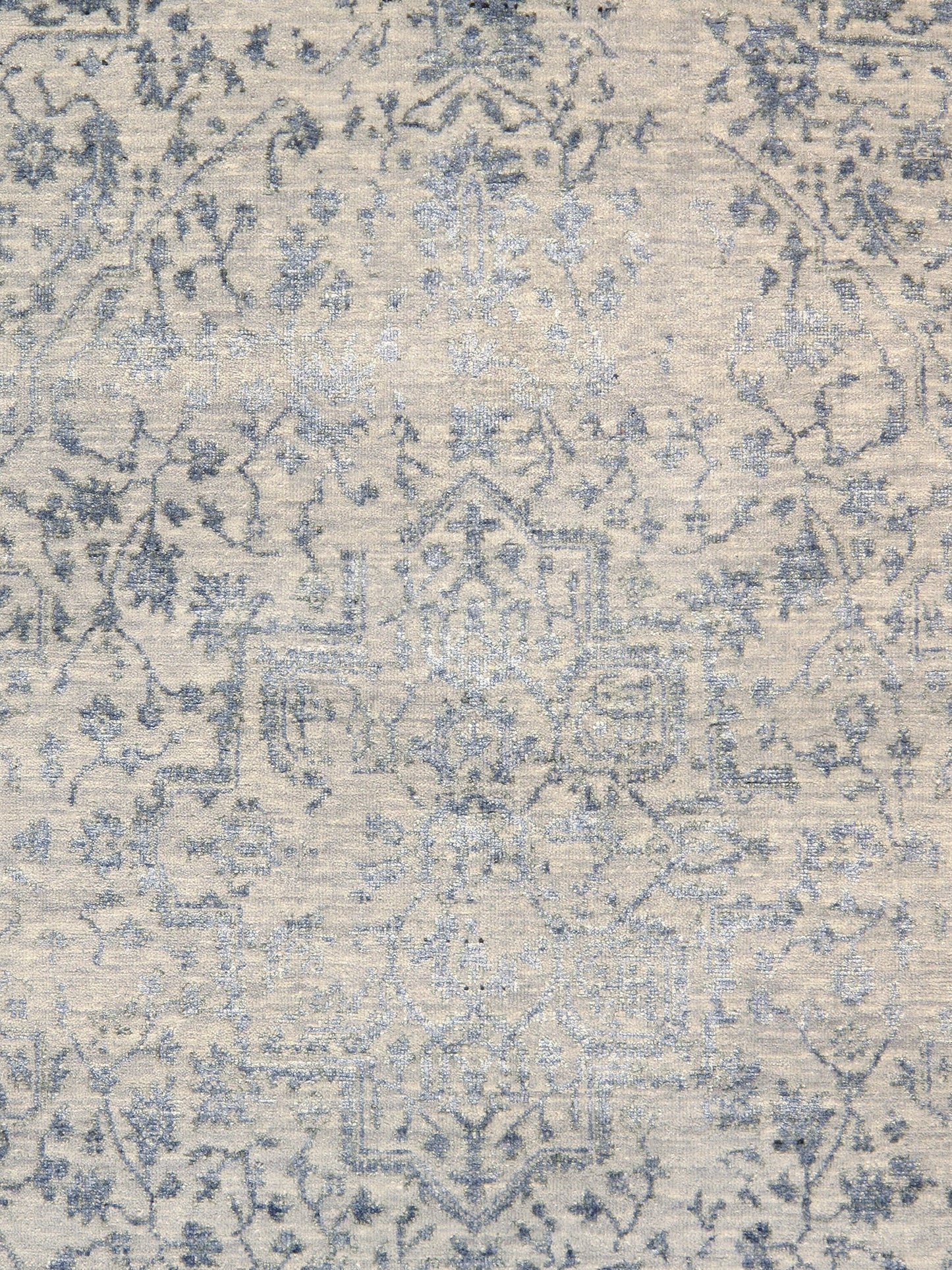 Pasargad Home Transitional Collection Silver Bamboo Silk & Wool Rug 4'0" X 6'2"