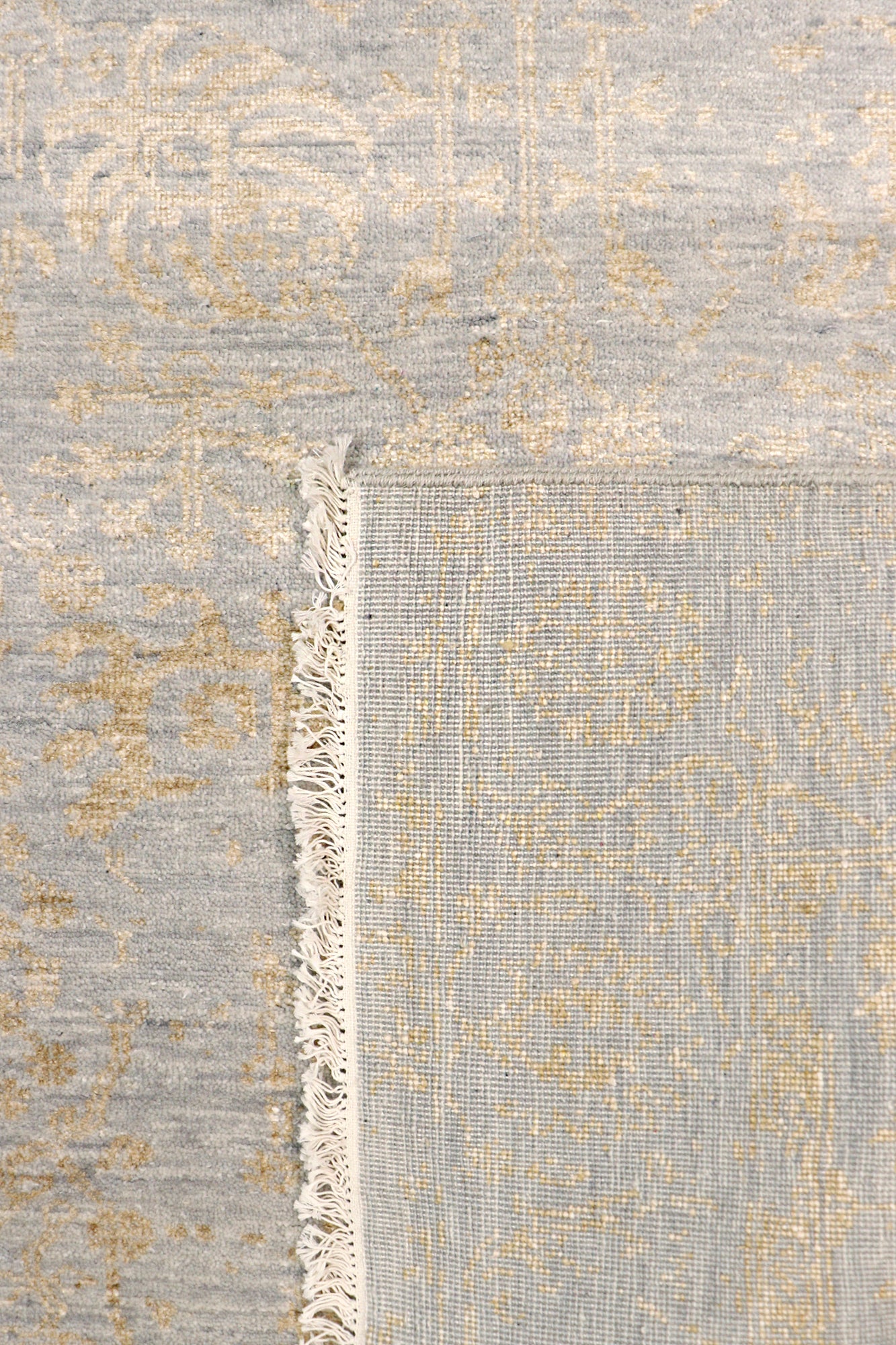 Pasargad Home Transitional Collection Silver Bamboo Silk & Wool Rug 4'0" X 5'9"