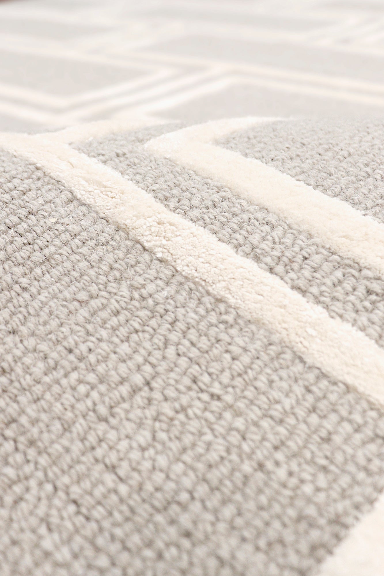 Pasargad Home Edgy Collection Silver Bamboo Silk & Wool Area Rug 8'9" X 11'9"