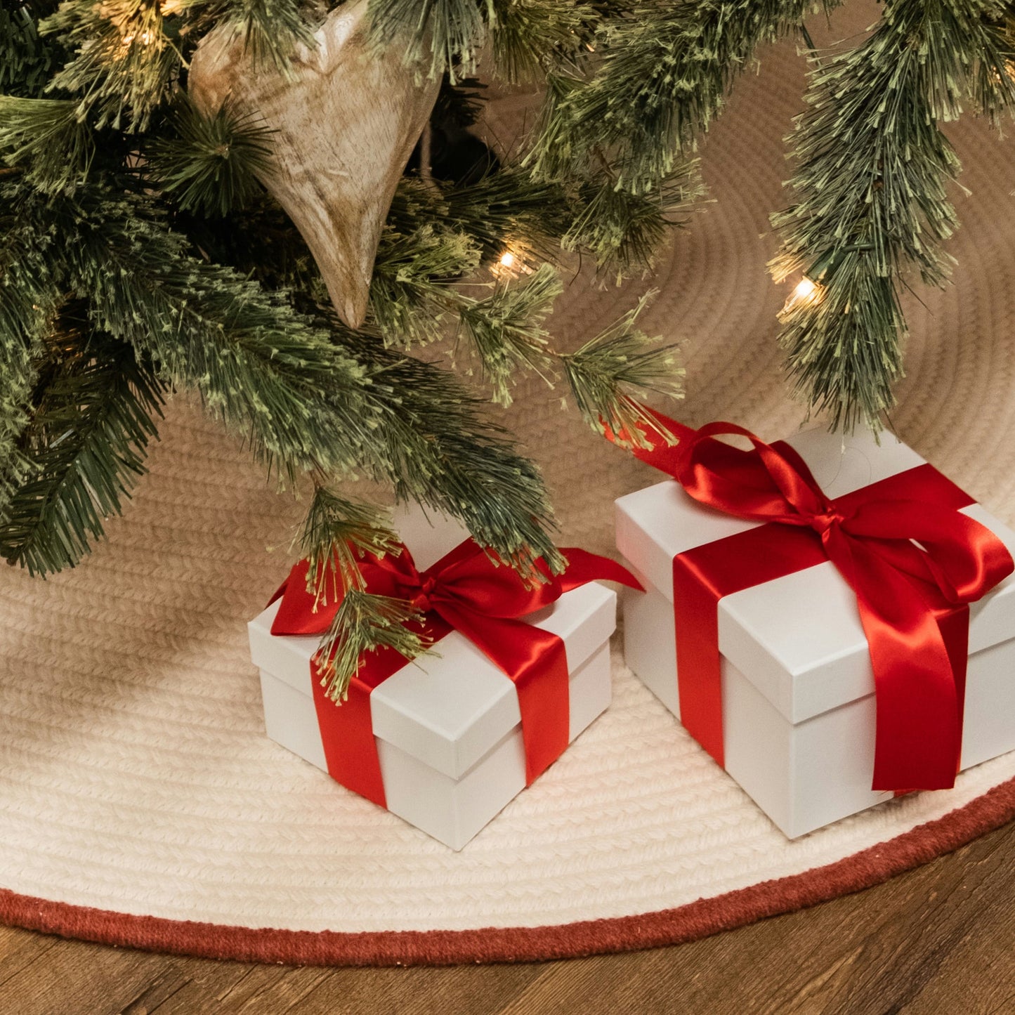 Cozy Wool Trimmed Holiday Tree Skirt - Natural 44" x 44"
