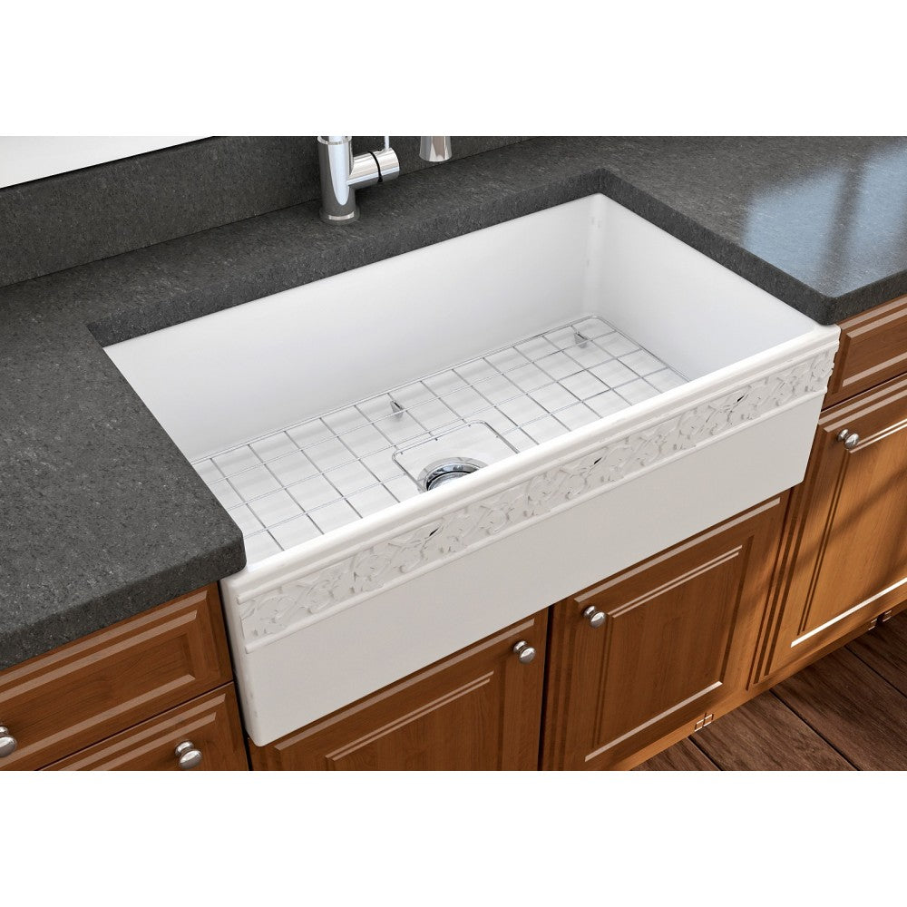 Vigneto Apron Front Fireclay 33 in. Single Bowl Kitchen Sink with Protective Bottom Grid and Strainer in Matte White