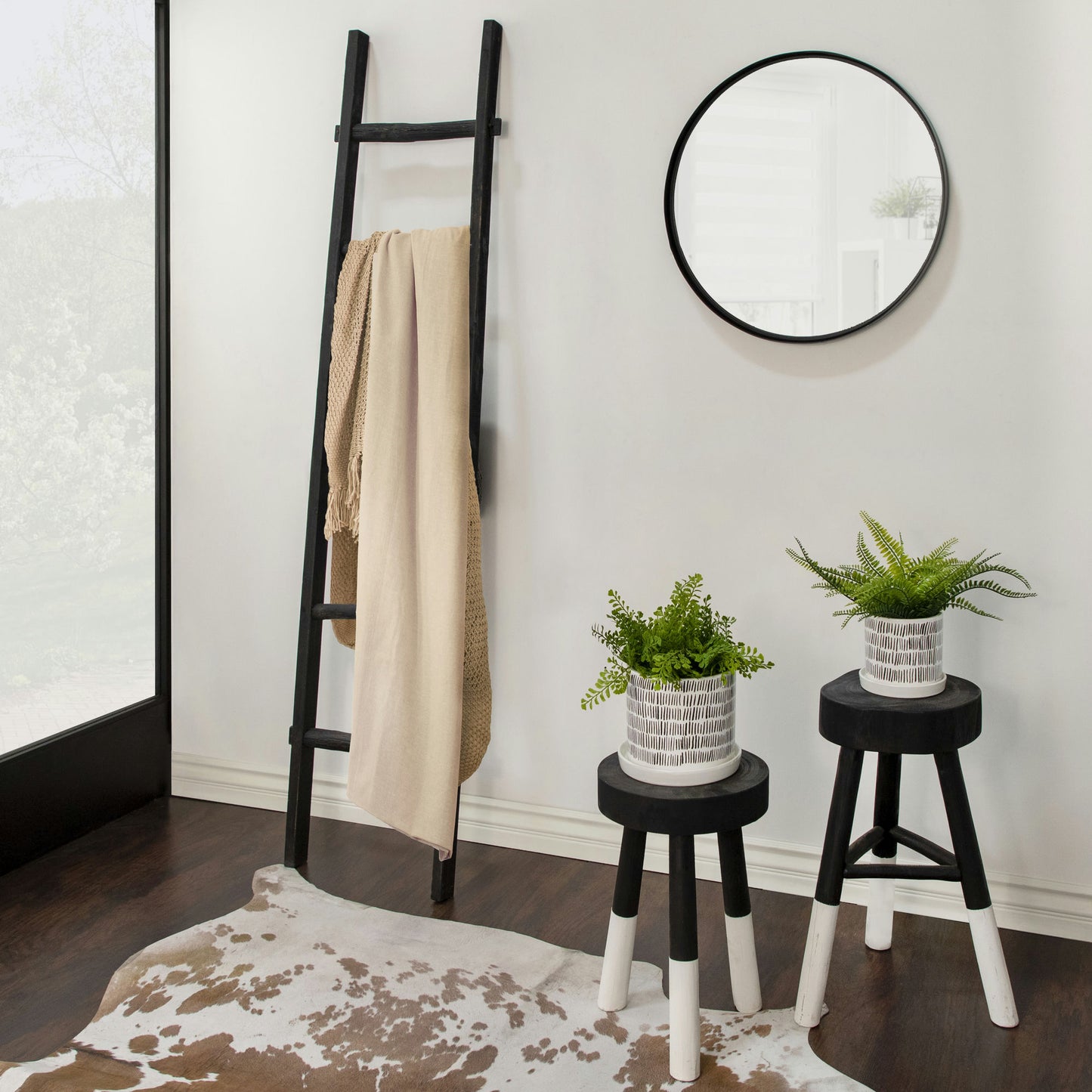 24" Round Mirror, Black Wb