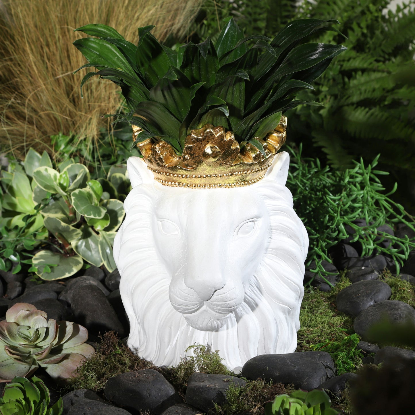 Resin 9" Lion W/ Crown, White