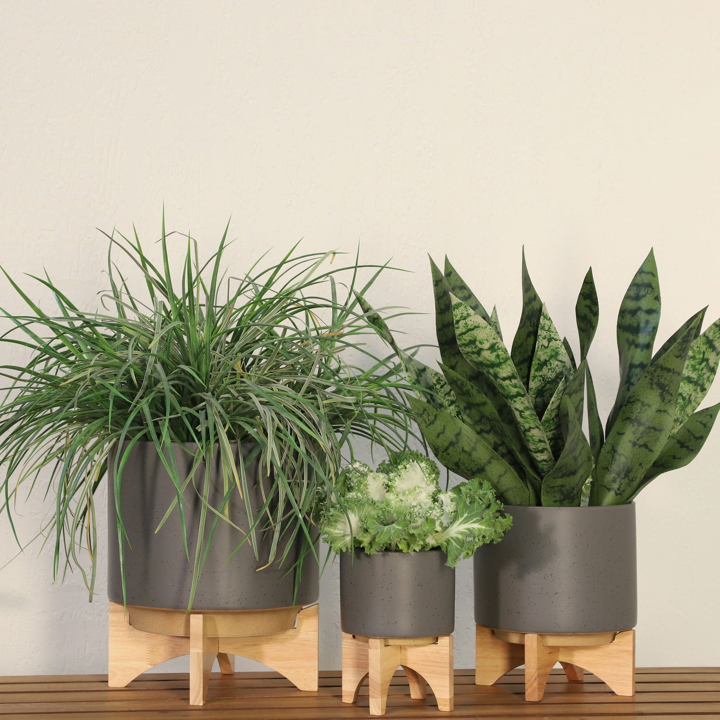 5" Planter W/ Wood Stand, Matte Gray