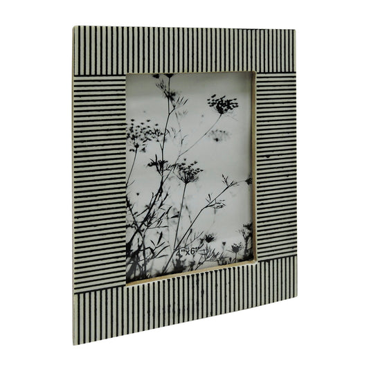 Resin,4x6 Etched Lines Photo Frame ,black/white