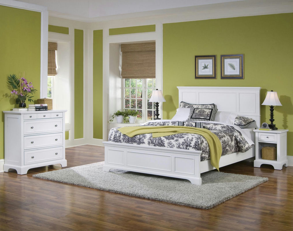 Century Queen Bed, Nightstand and Chest by homestyles