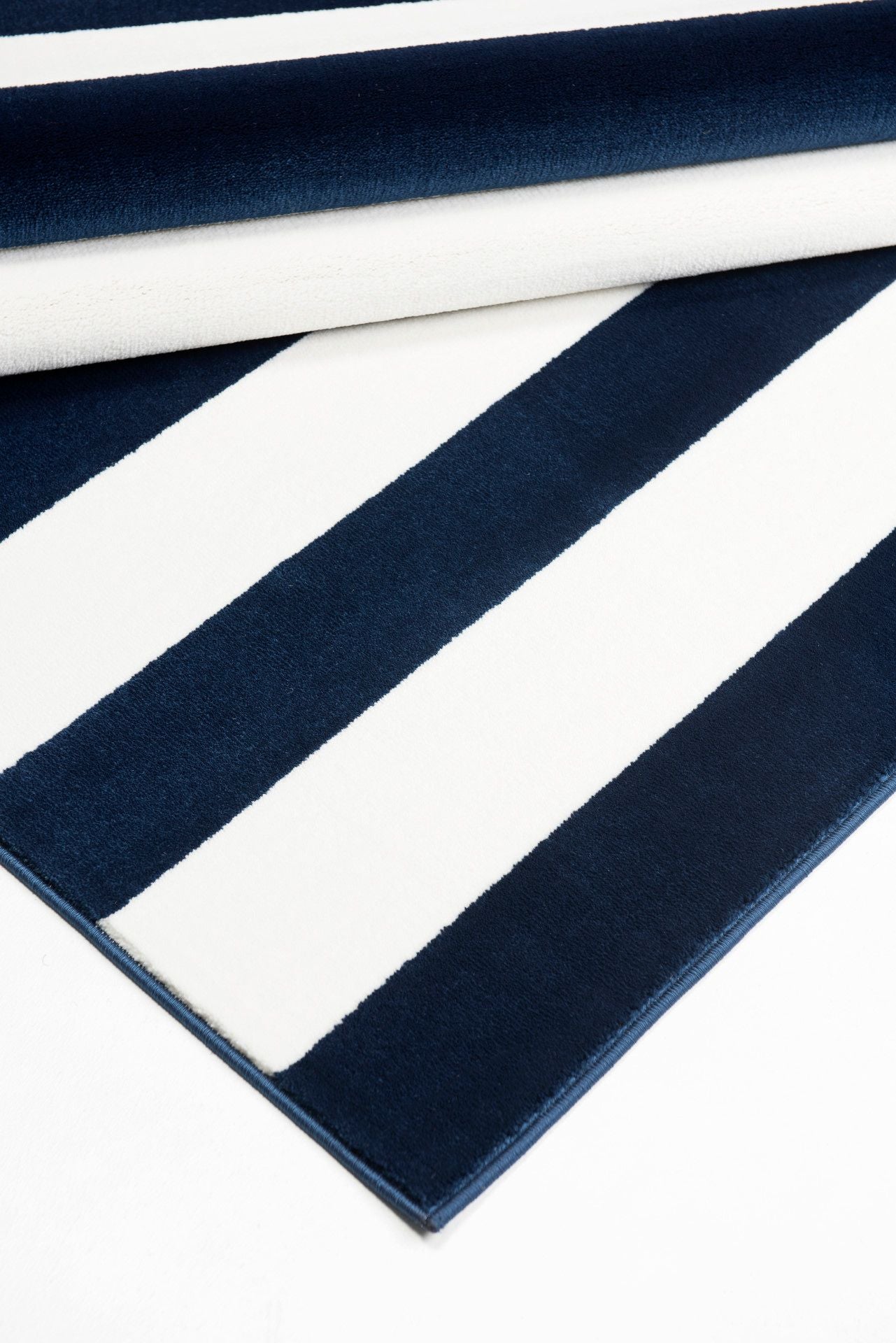Aden-Ad10092-Navycream-Canada-Cad1009258-5.3X7.6-160X230 Area Rug