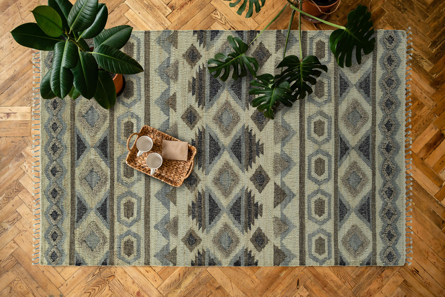 Kaleen Alejandra Collection ALJ97-44 Natural Throw Rug 2' x 3'