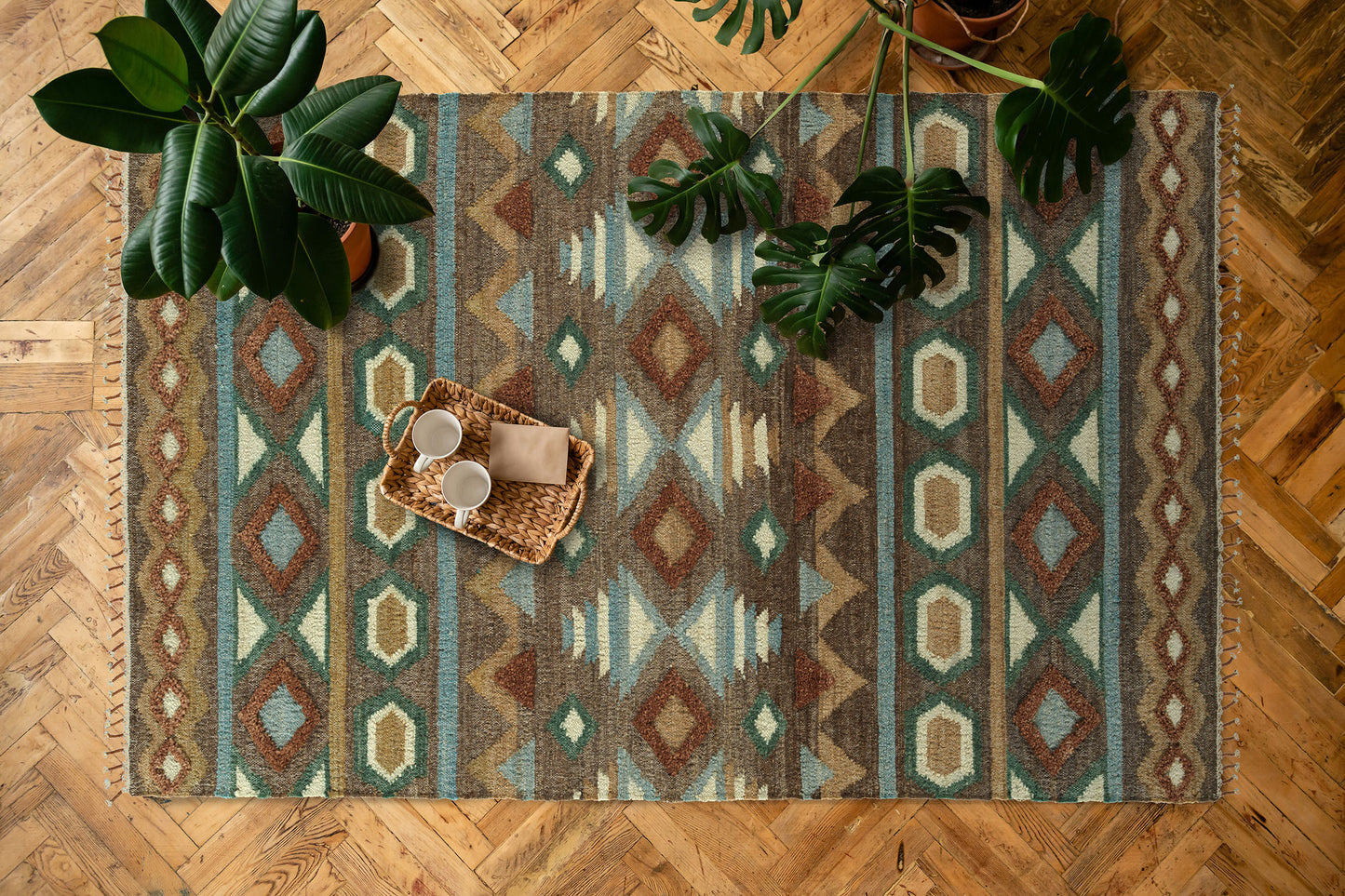Kaleen Alejandra Collection Dark Brown Throw Rug 2' x 3'
