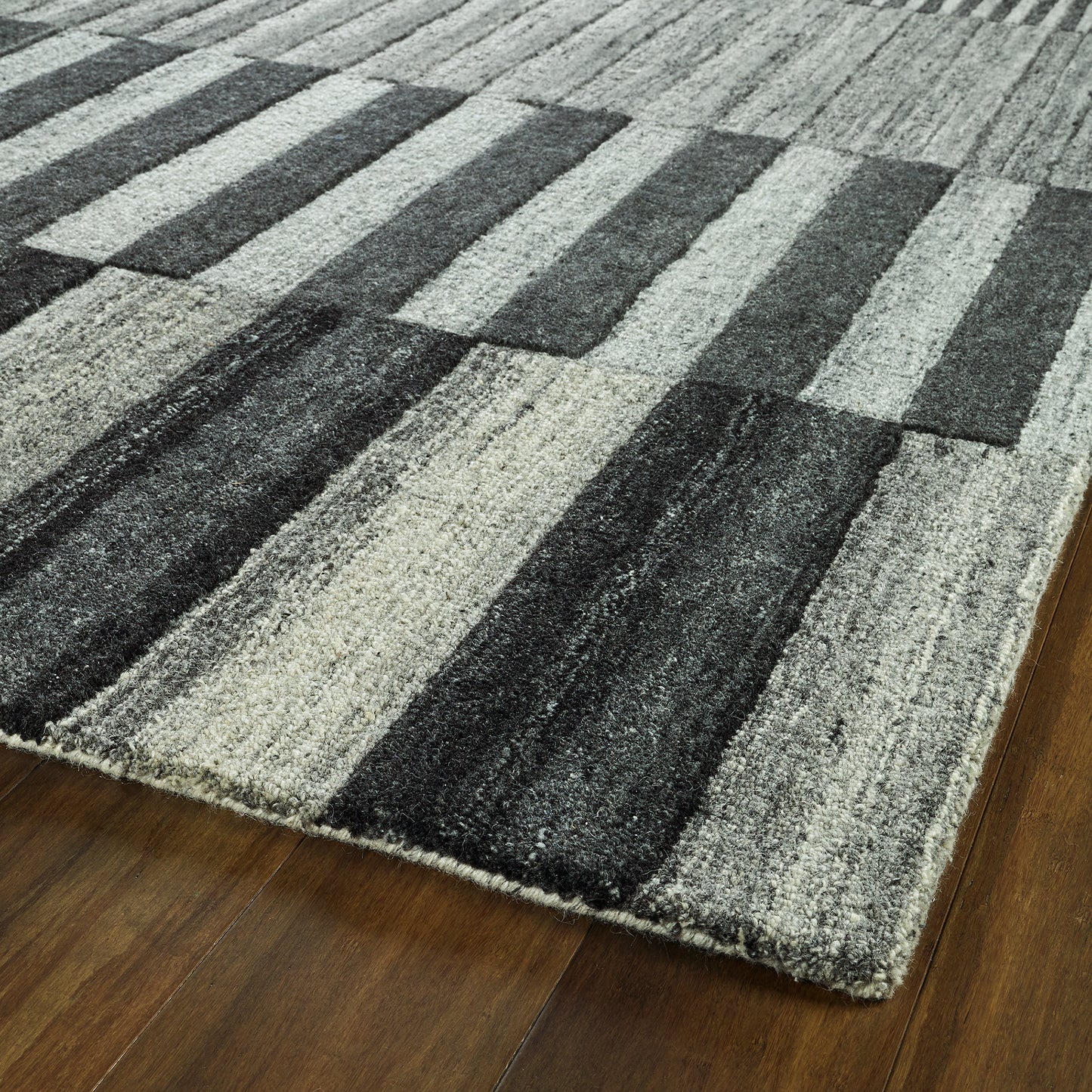 Kaleen Alzada Collection Charcoal Black Throw Rug 2' x 3'