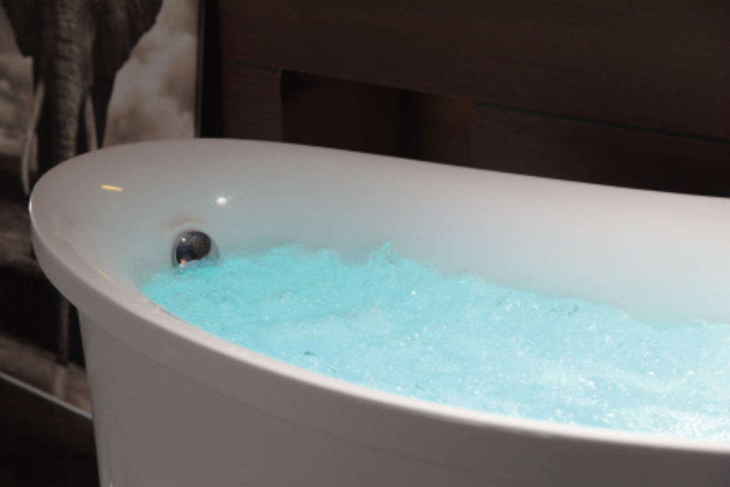 EAGO AM1800 6 ft White Free Standing Air Bubble Bathtub