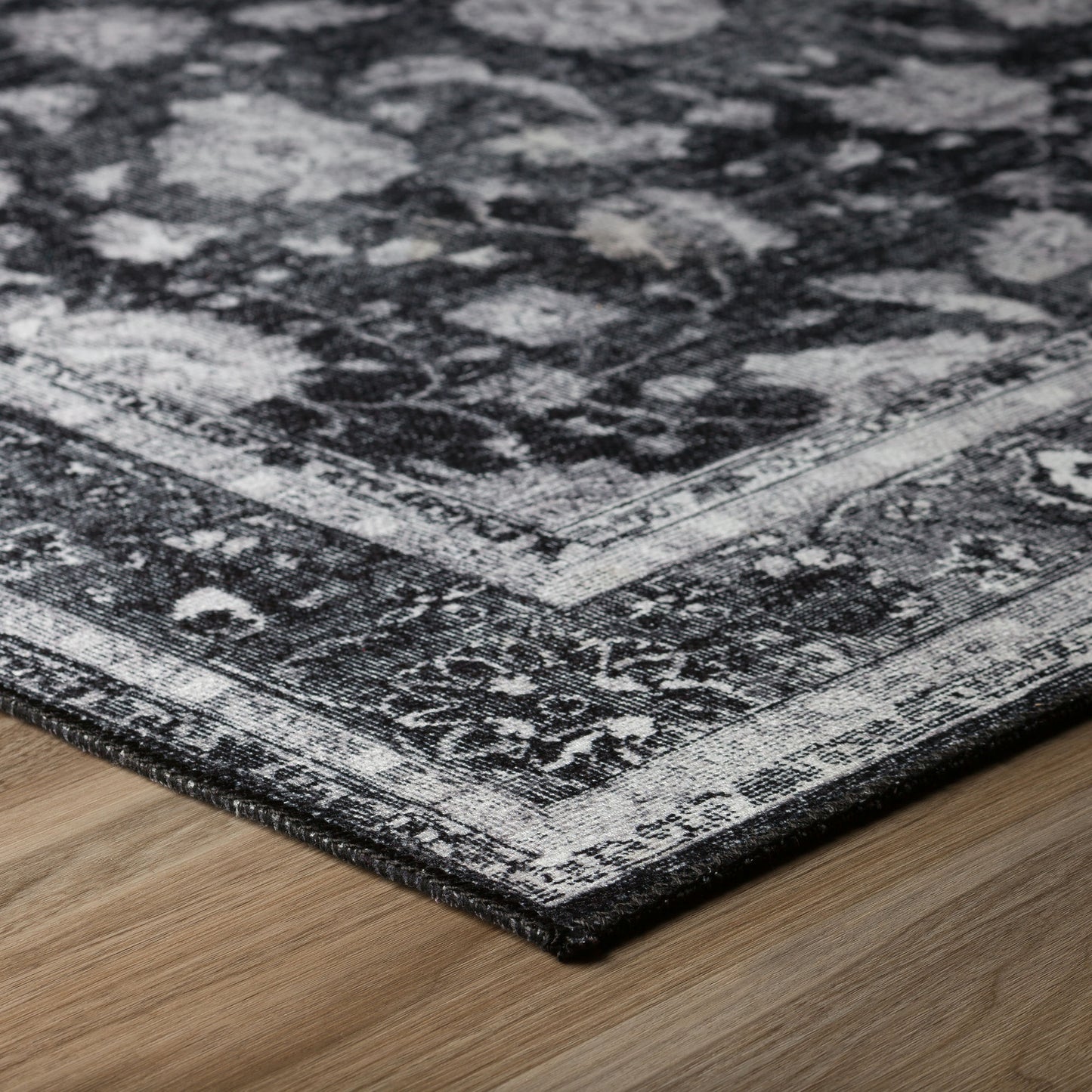 Amanti AM2 Midnight 1'8" x 2'6" Rug