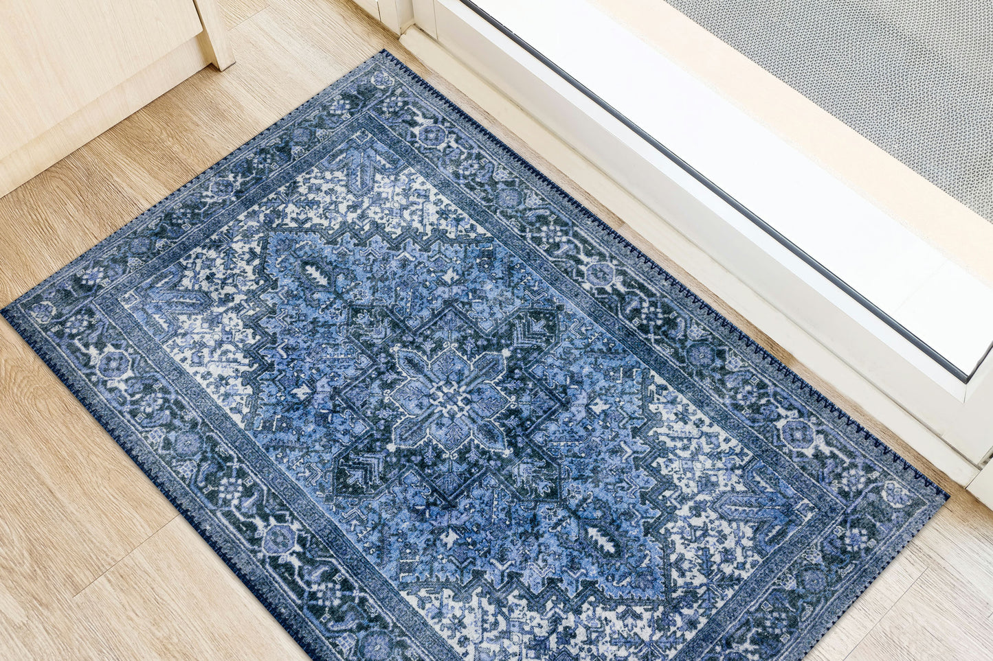 Amanti AM3 Cobalt 1'8" x 2'6" Rug