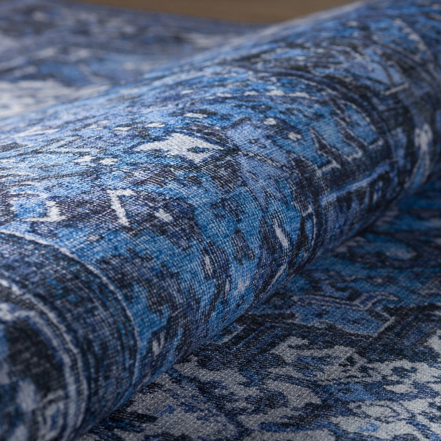 Amanti AM3 Cobalt 5' x 7'7" Rug