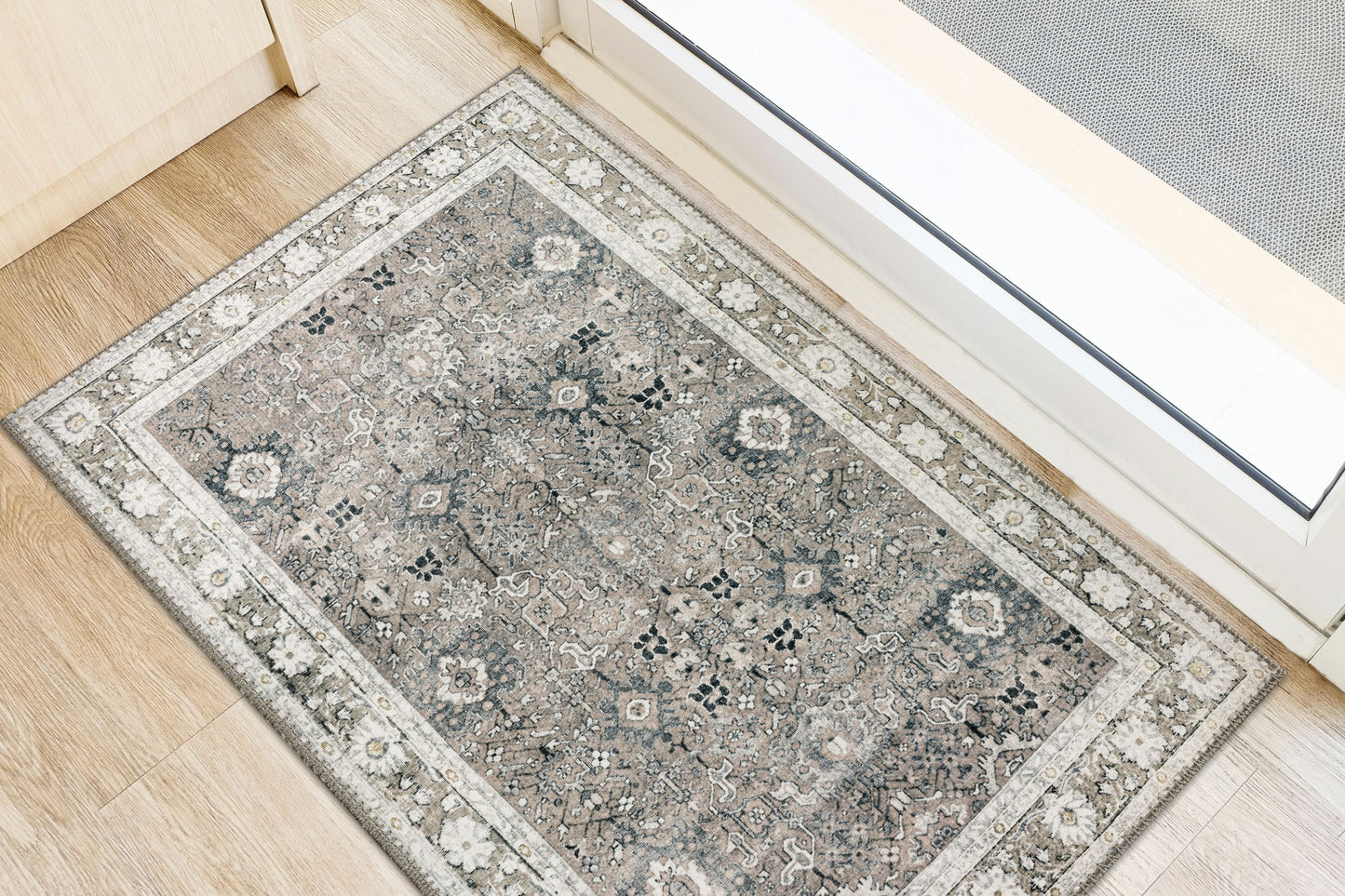 Amanti AM4 Mushroom 1'8" x 2'6" Rug