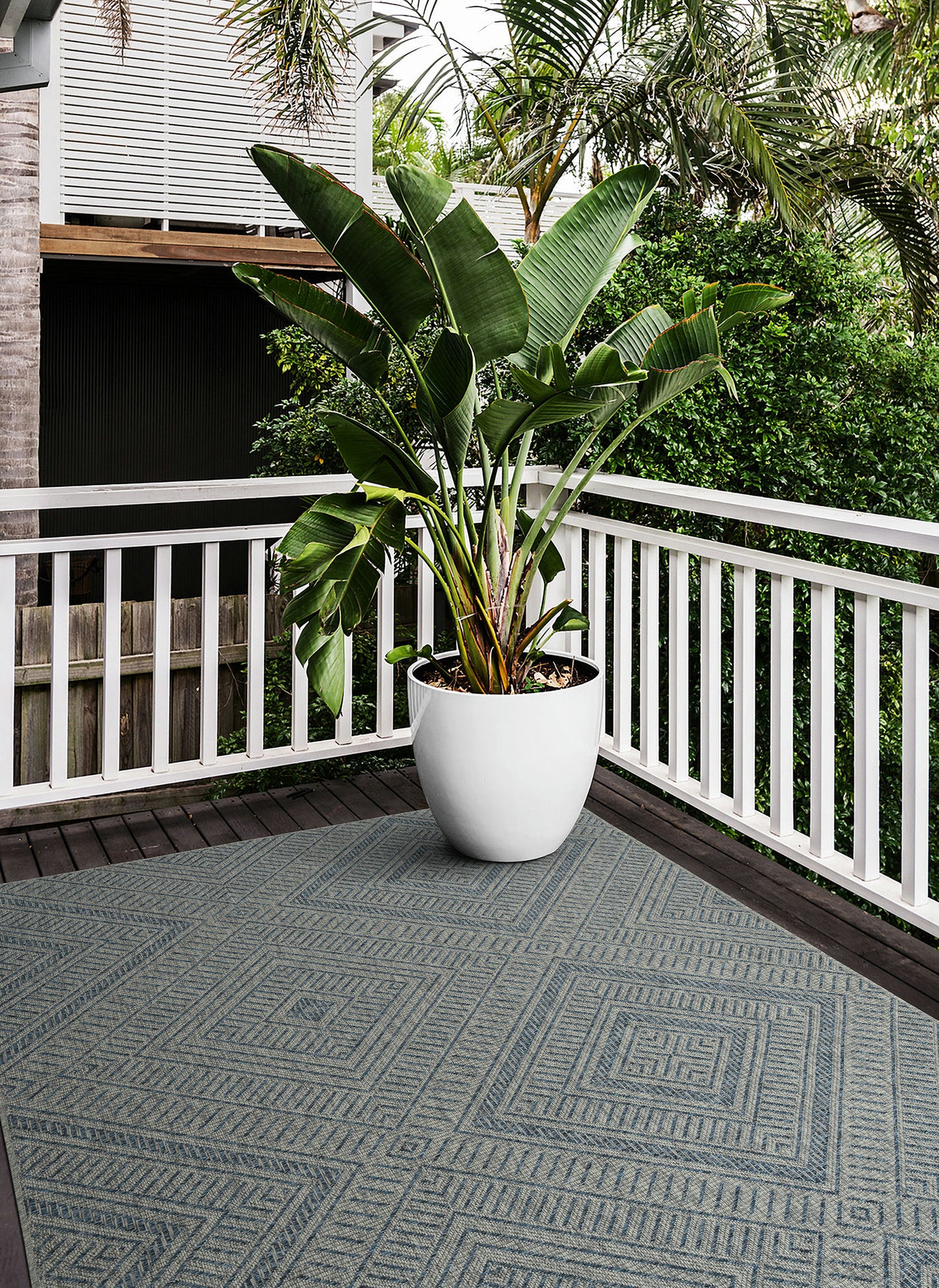 Kaleen Bacalar Collection Blue Sliver Throw Rug 2' x 3'
