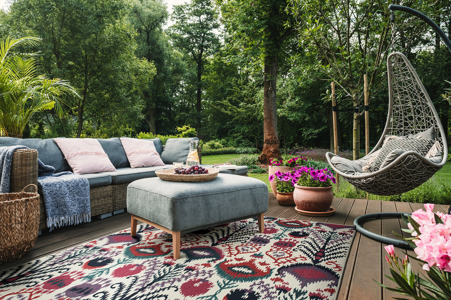 Kaleen Bitki Collection Ivory Red Area Rug 7'10 x 10'10"