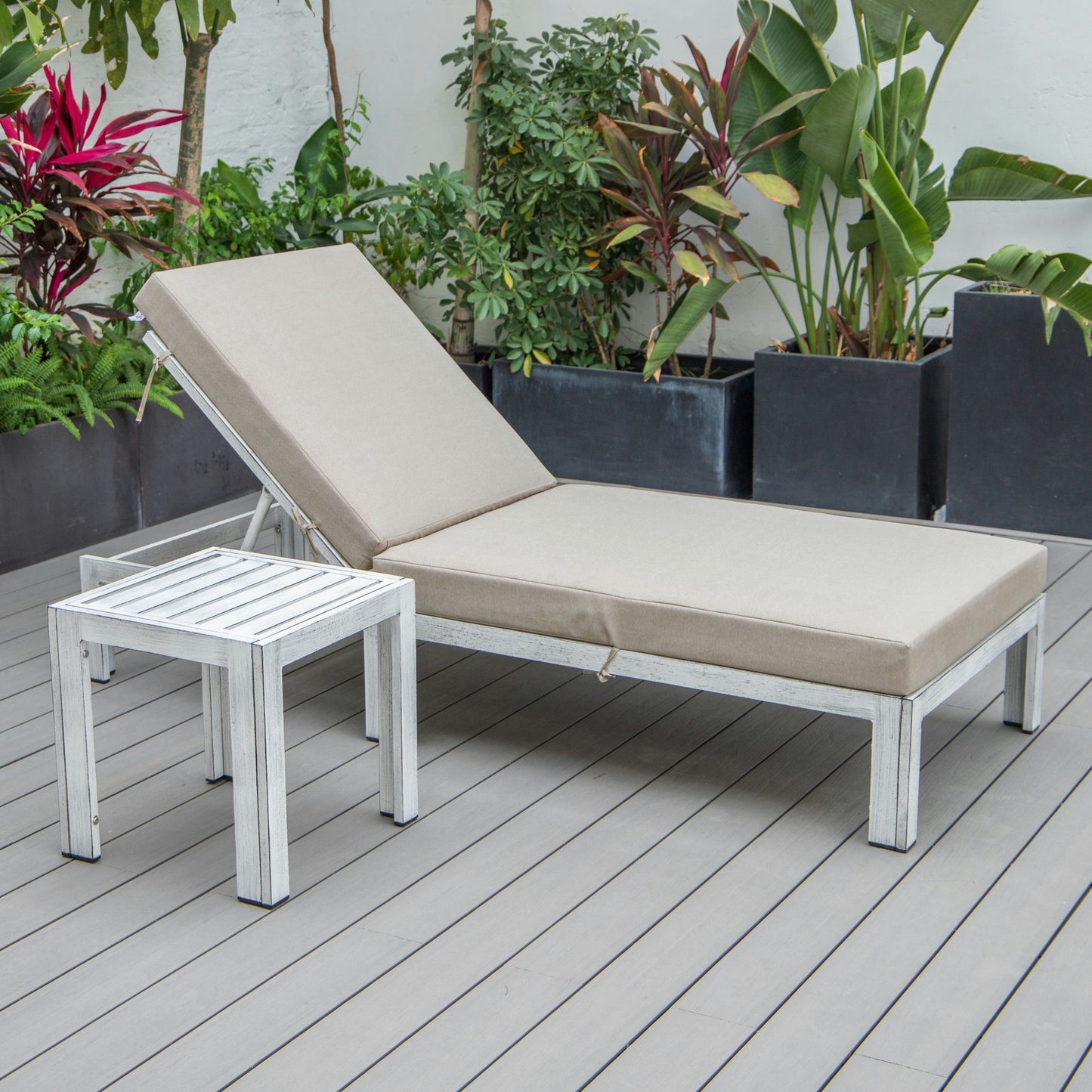 LeisureMod Chelsea Outdoor Grey Lounge Chair With Side Table & Cushions - Beige