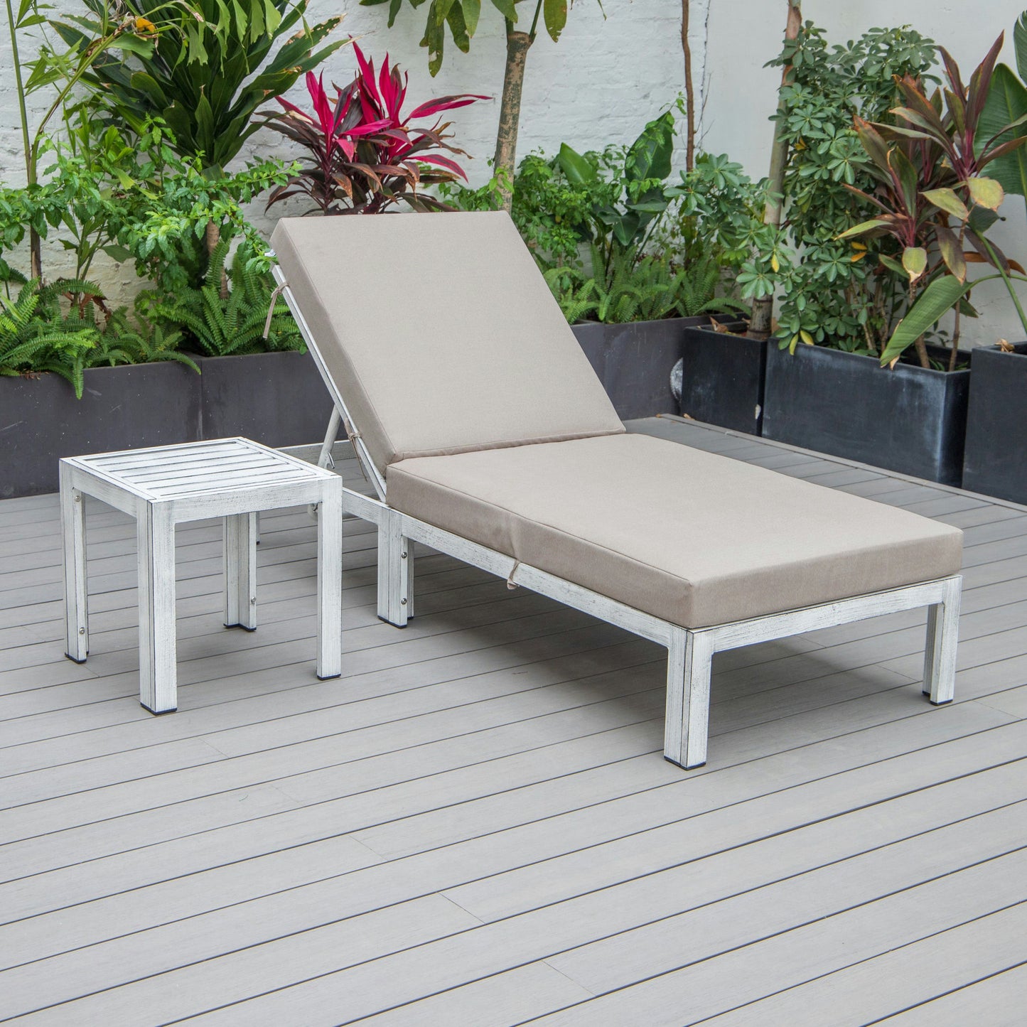 LeisureMod Chelsea Outdoor Grey Lounge Chair With Side Table & Cushions - Beige