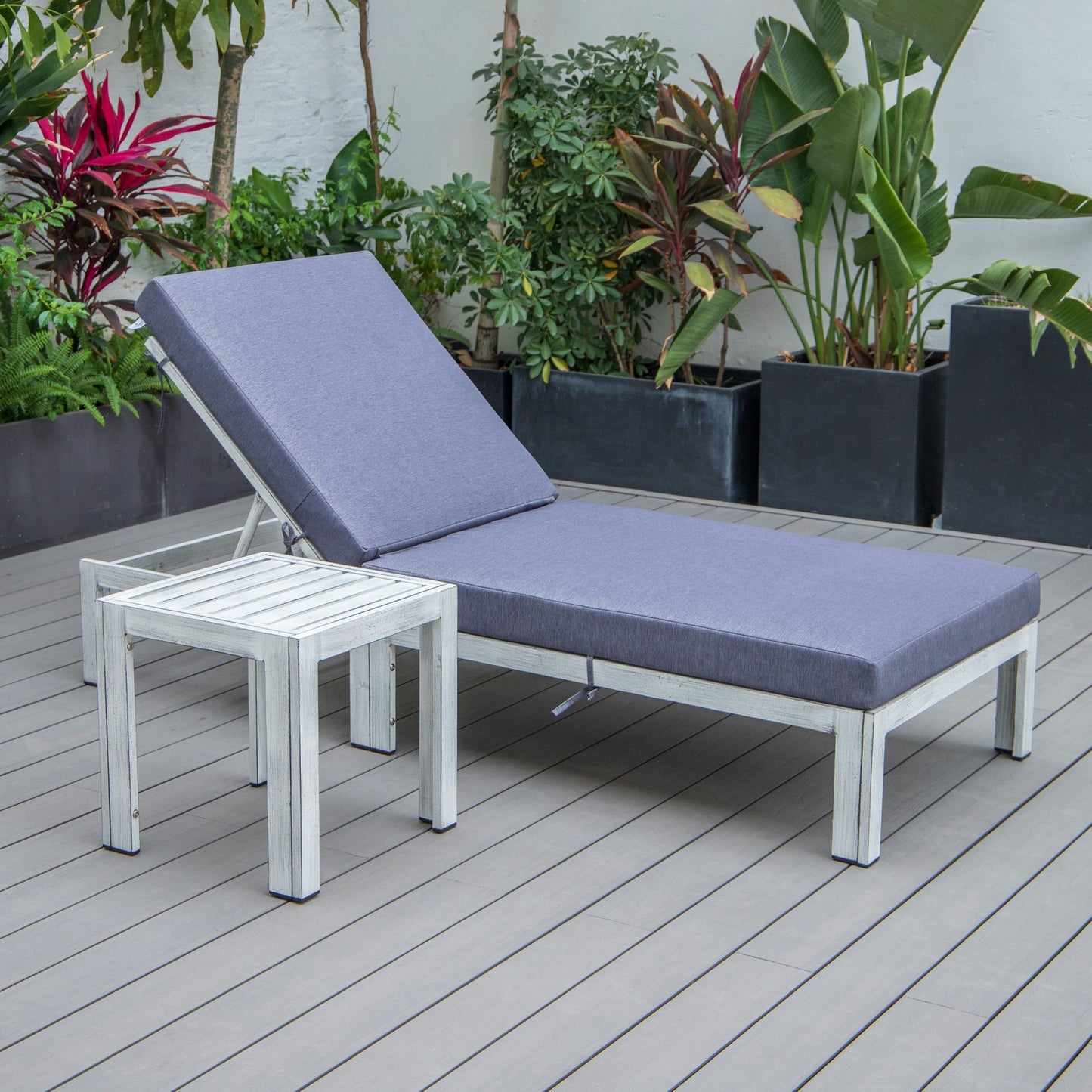 LeisureMod Chelsea Outdoor Grey Lounge Chair With Side Table & Cushions - Blue