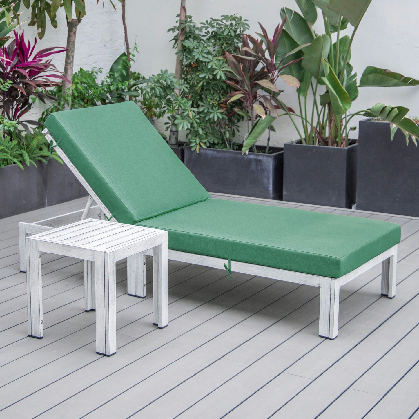 LeisureMod Chelsea Outdoor Grey Lounge Chair With Side Table & Cushions - Green