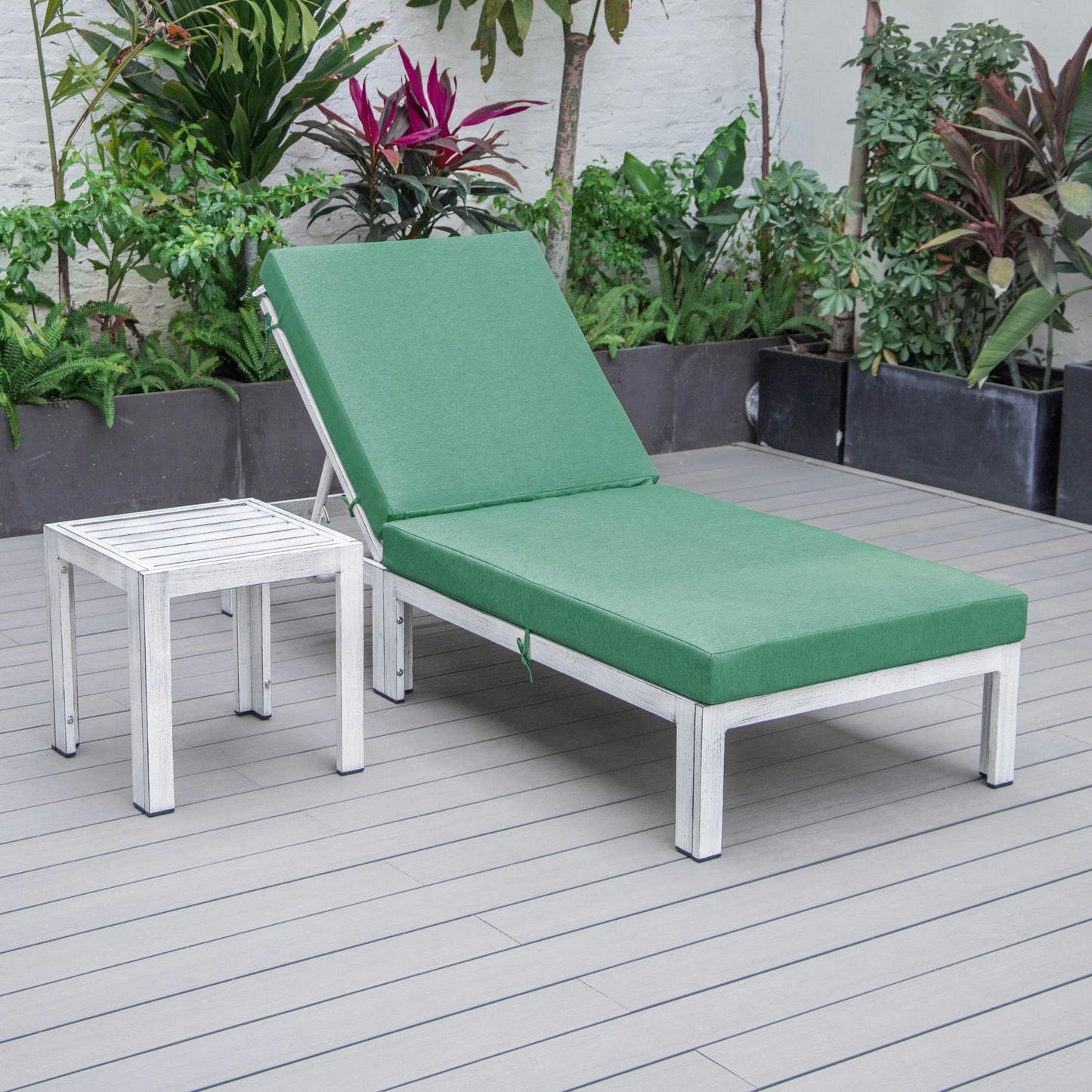 LeisureMod Chelsea Outdoor Grey Lounge Chair With Side Table & Cushions - Green