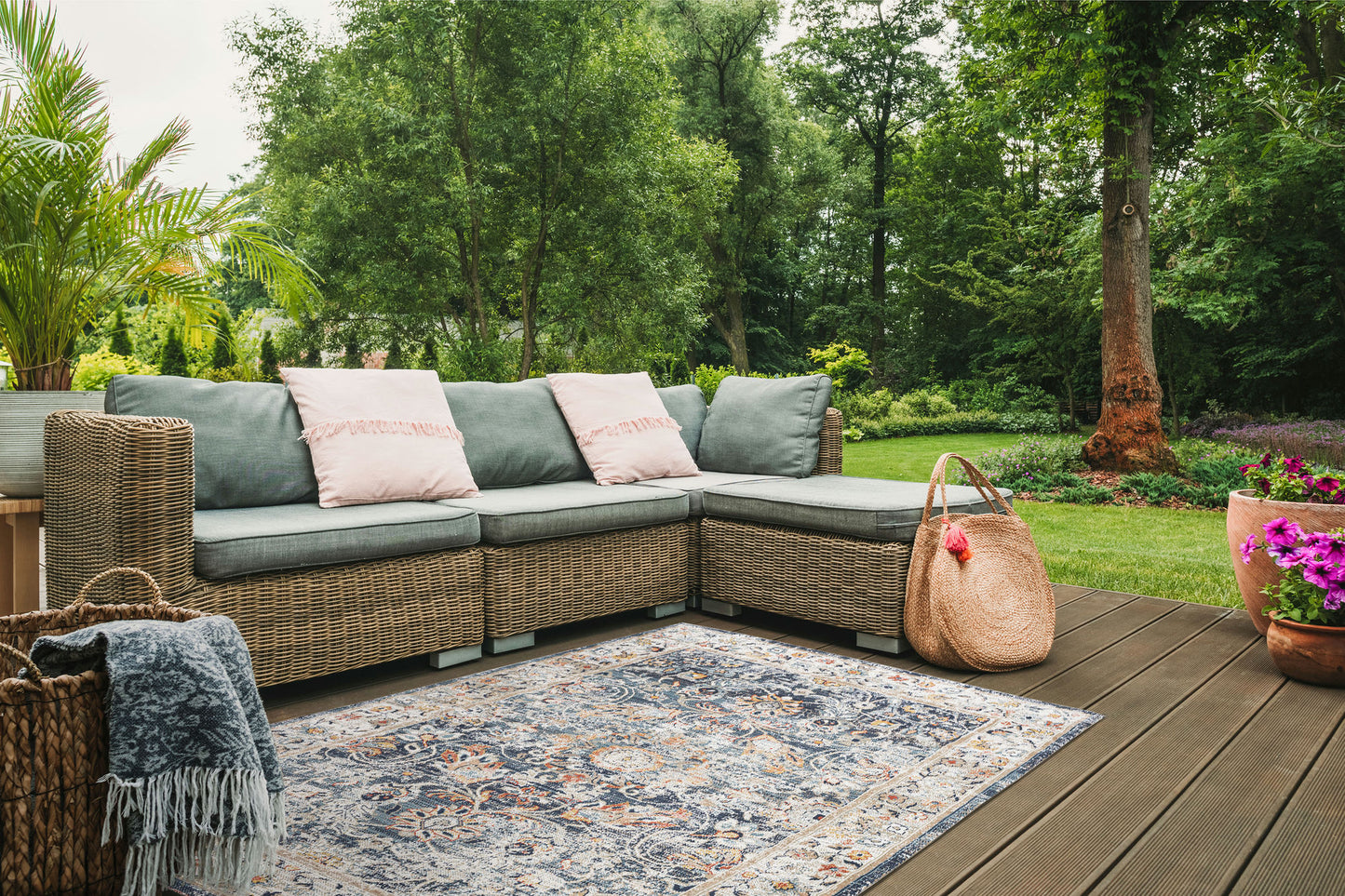 Kaleen Deya Collection Blue Navy Throw Rug 2' x 3'