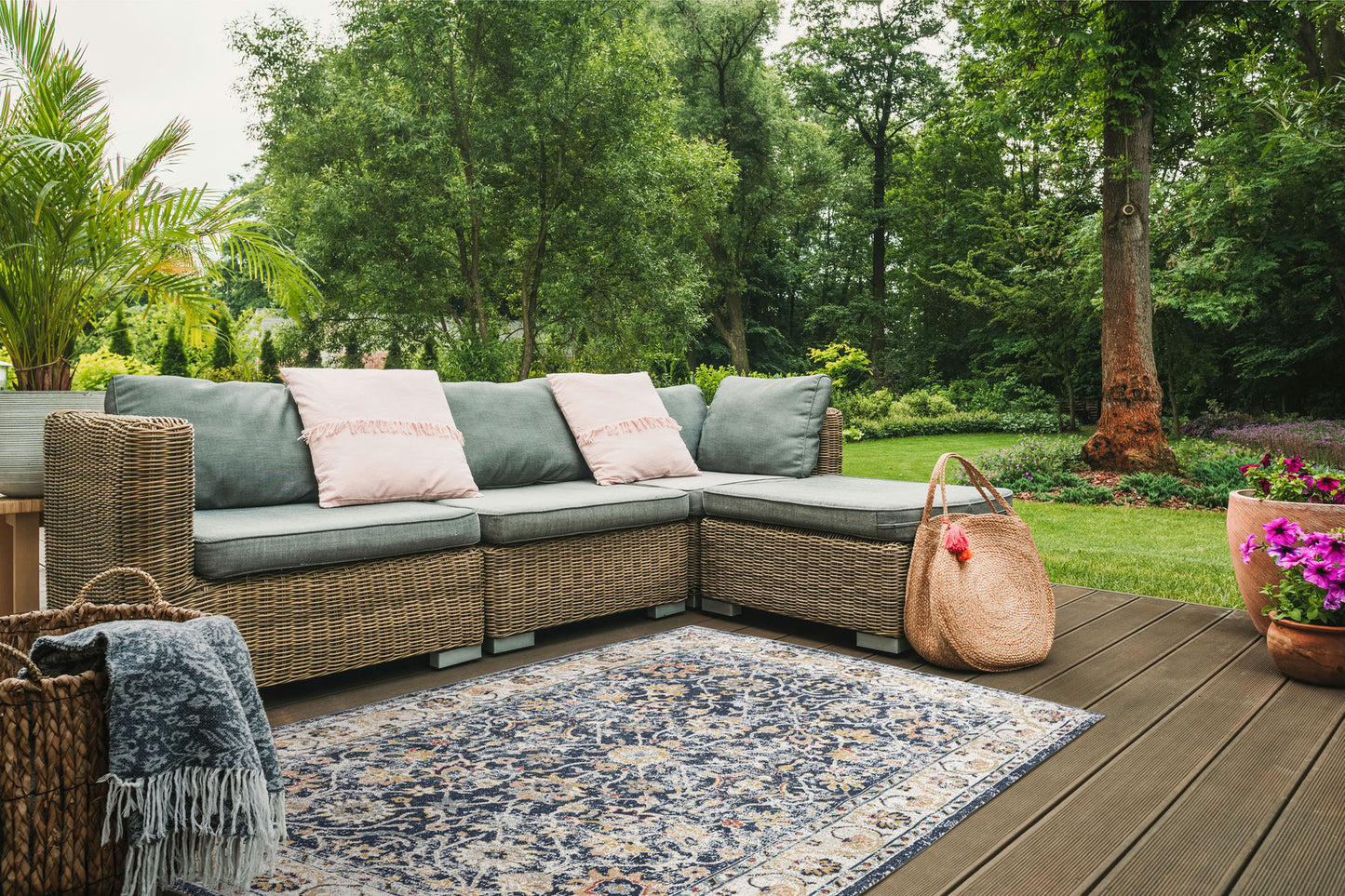 Kaleen Deya Collection Dark Navy Throw Rug 2' x 3'