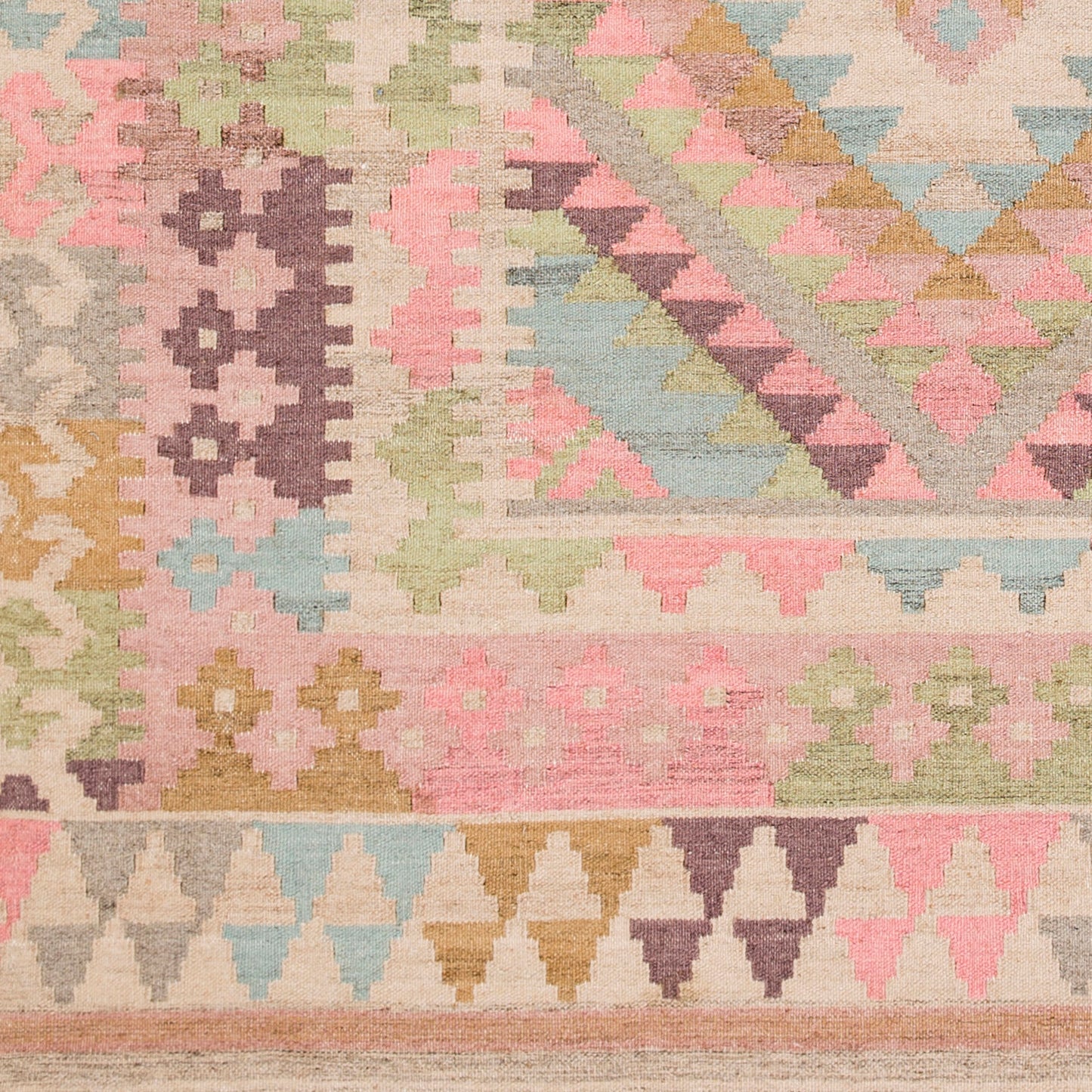 Surya Adia Rose Rug 5' X 7'6"