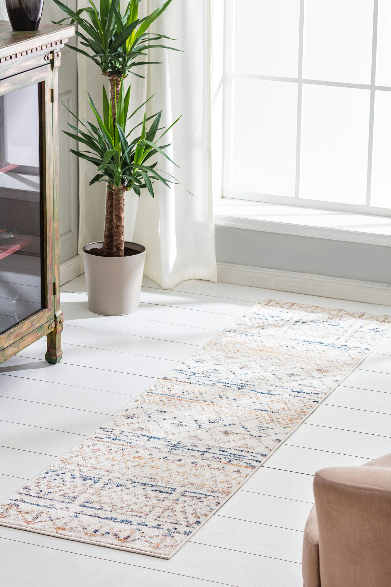 Kaleen Dasha Collection Ivory Red Runner 2' x 7'6"