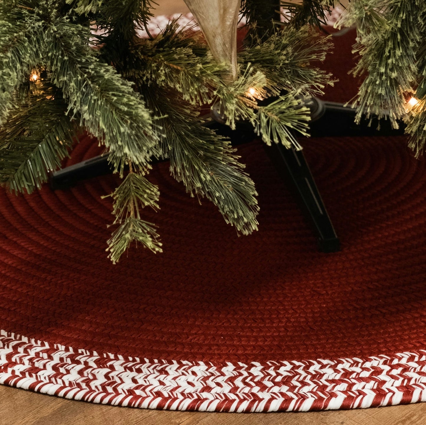 Bordered Under-Tree Christmas Reversible Round Rug - Red 35â€ x 35â€