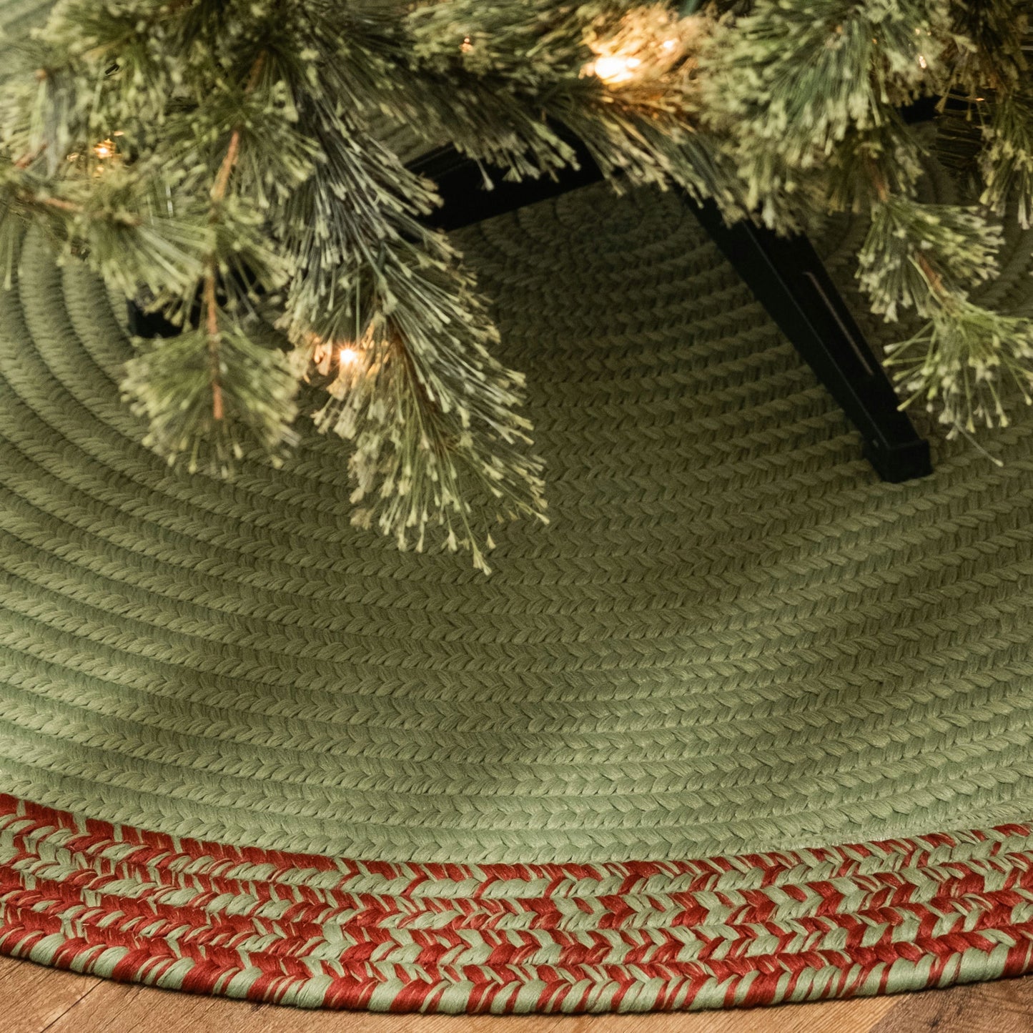 Bordered Under-Tree Christmas Reversible Round Rug - Green 55â€ x 55â€