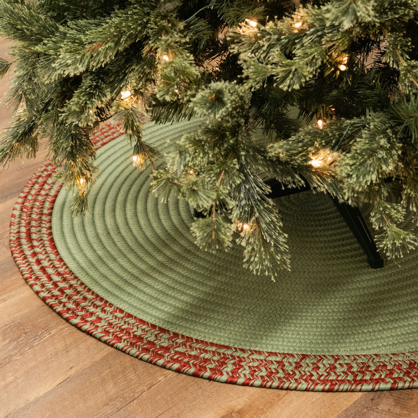 Bordered Under-Tree Christmas Reversible Round Rug - Green 65â€ x 65â€