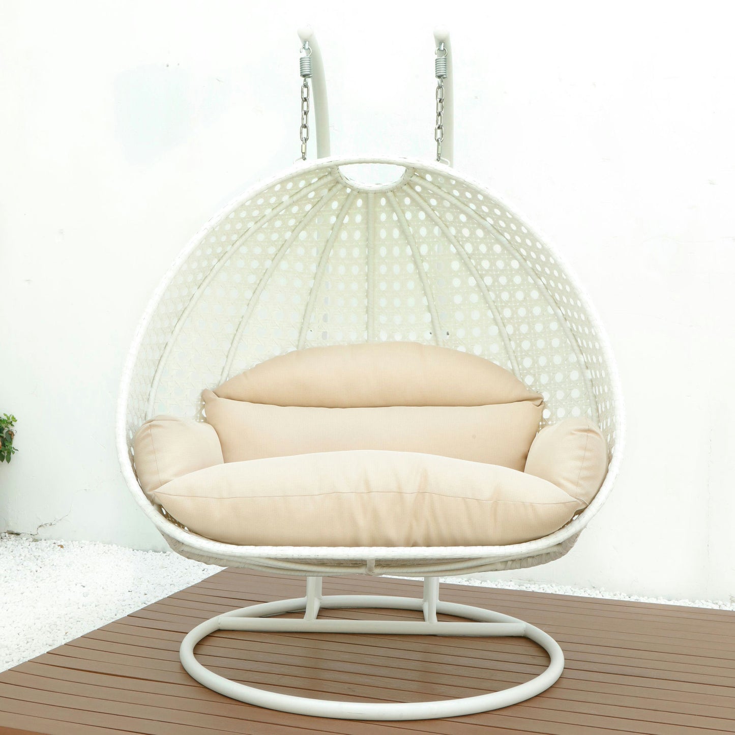 LeisureMod White And Beige Wicker Hanging 2 person Egg Swing Chair