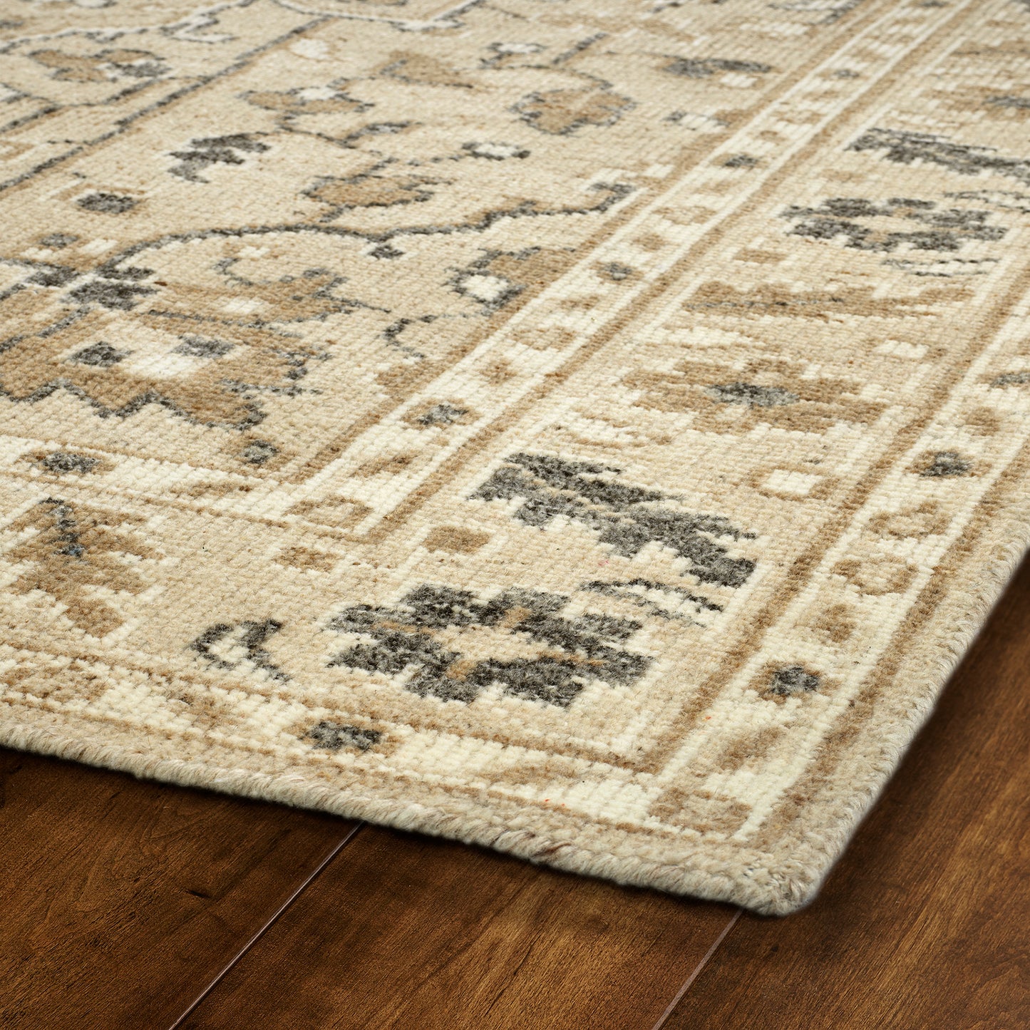 Kaleen Herrera Collection Light Sand Throw Rug 3' x 5'