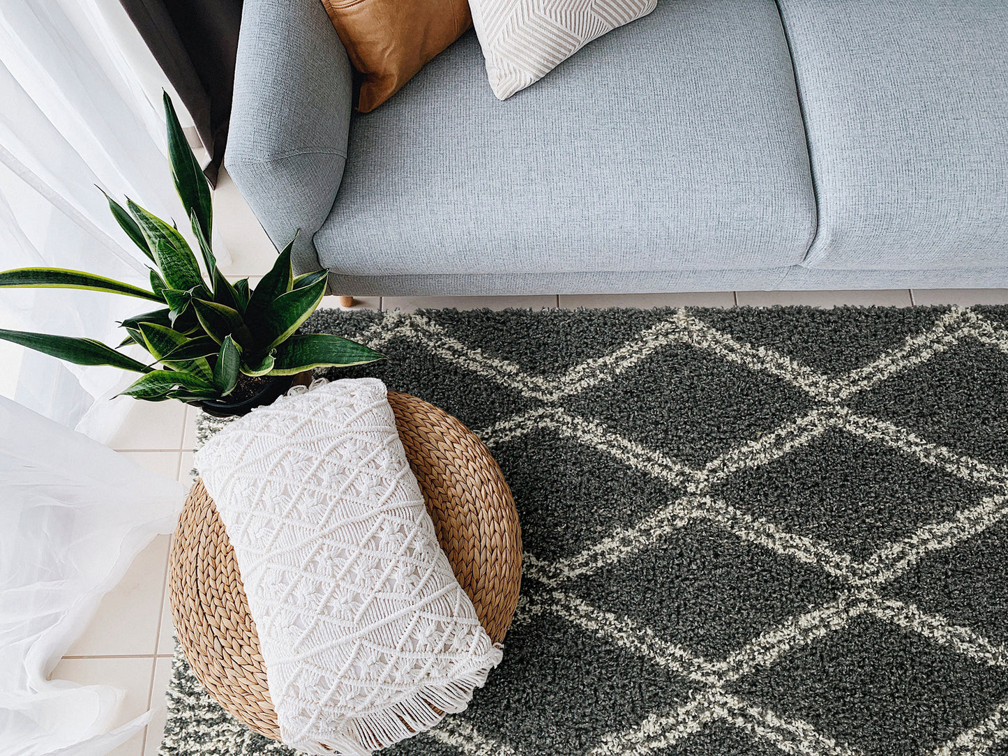 Kaleen Komon Collection Dark Grey Throw Rug 2'11" x 4'11"