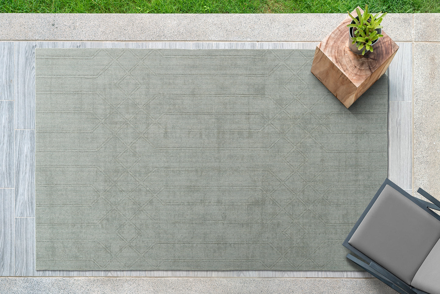 Kaleen Minkah Collection Light Silver Area Rug 7'6" x 9'