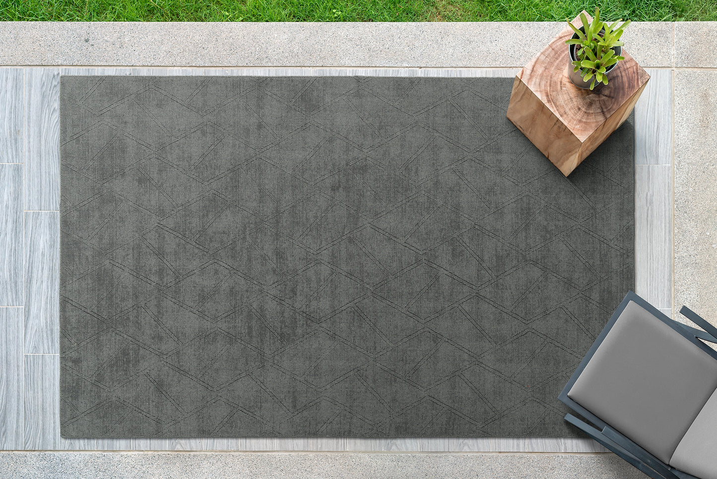 Kaleen Minkah Collection Dark Charcoal Throw Rug 2' x 3'